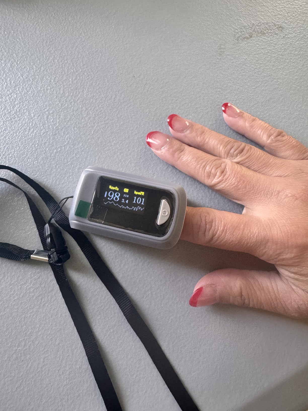 Fingertip Pulse Oximeter Blood Oxygen Saturation Monitor Pulse Ox, Heart Rate and Fast Spo2 Reading Oxygen Meter with OLED Screen Included Lanyard and 2 X AAA Batteries customer photo 1