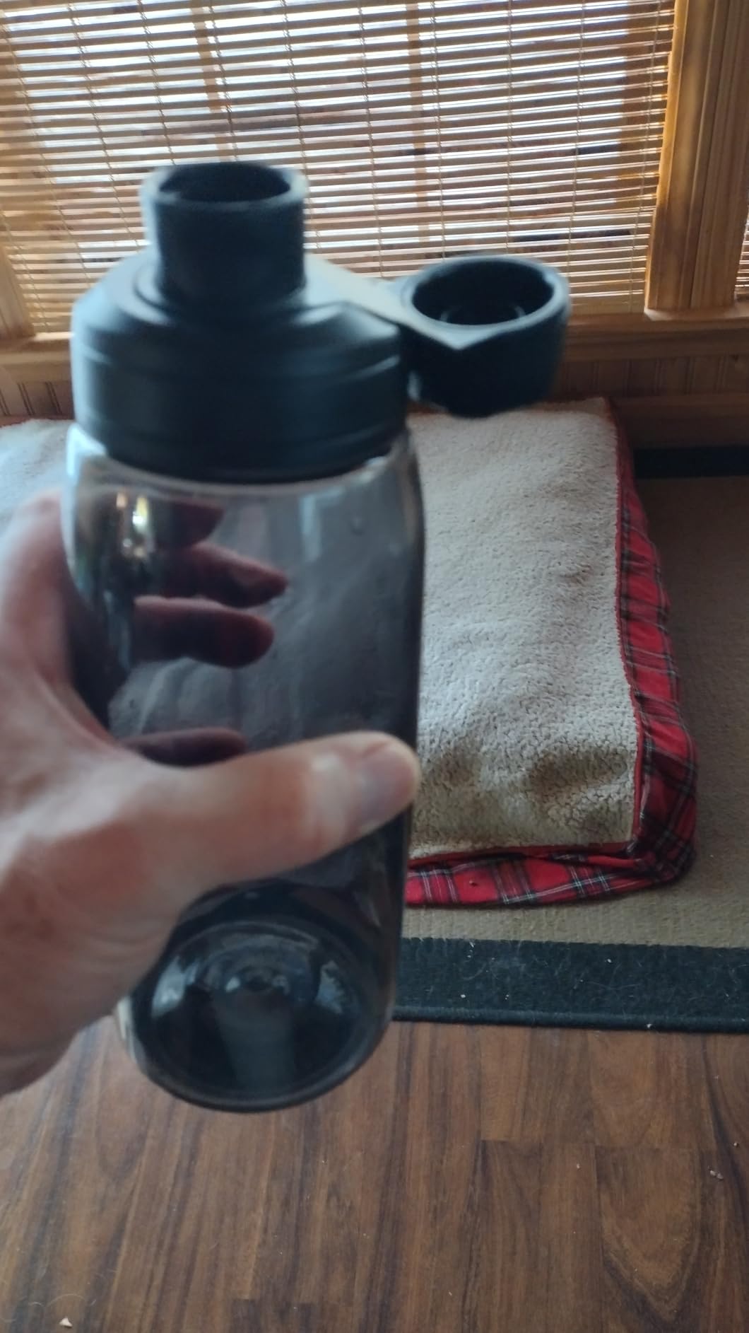CamelBak Chute Mag Water Bottle with Magnetic Leak‑Resistant Cap, Lightweight Tritan Design for Everyday Hydration customer photo 1