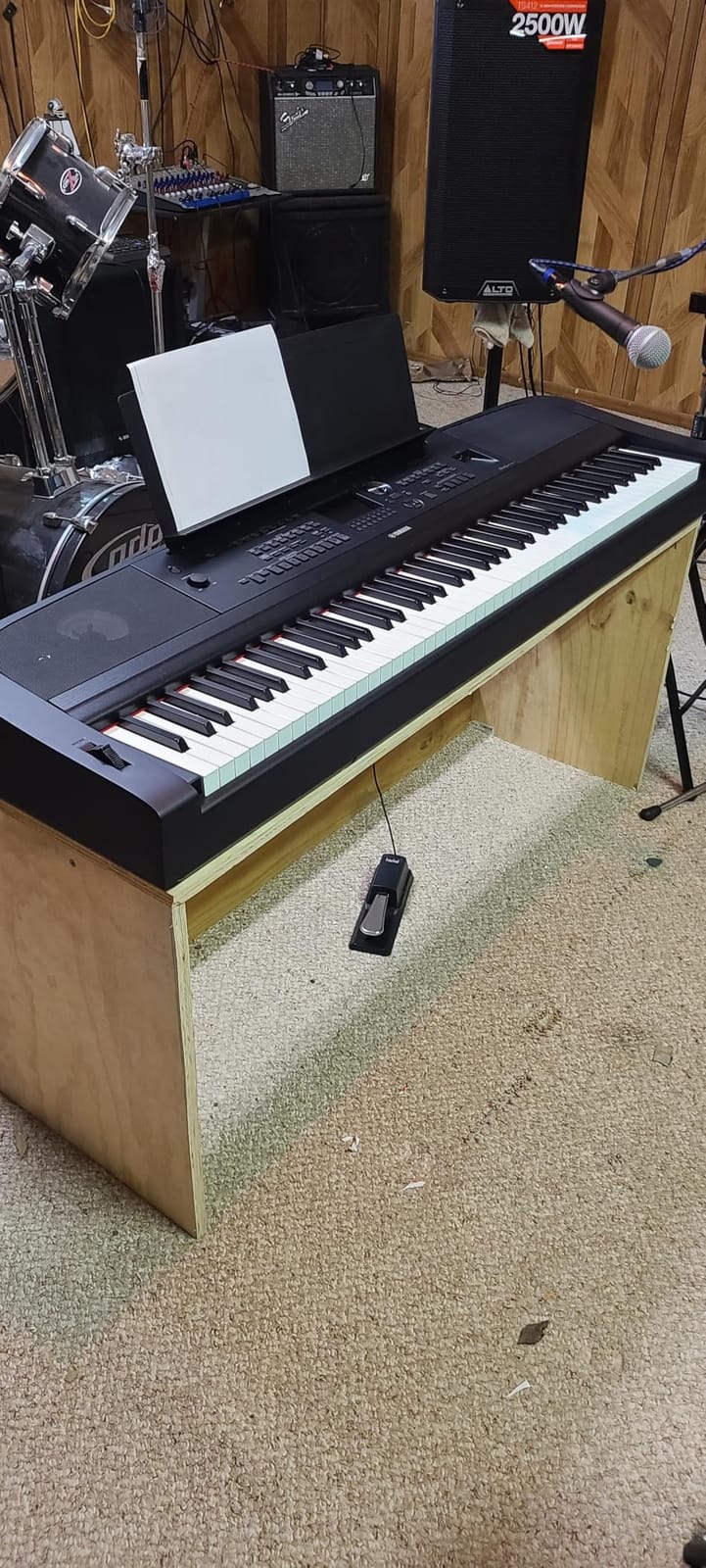 Yamaha DGX-670B 88-Key Weighted Digital Piano, Black customer photo 1