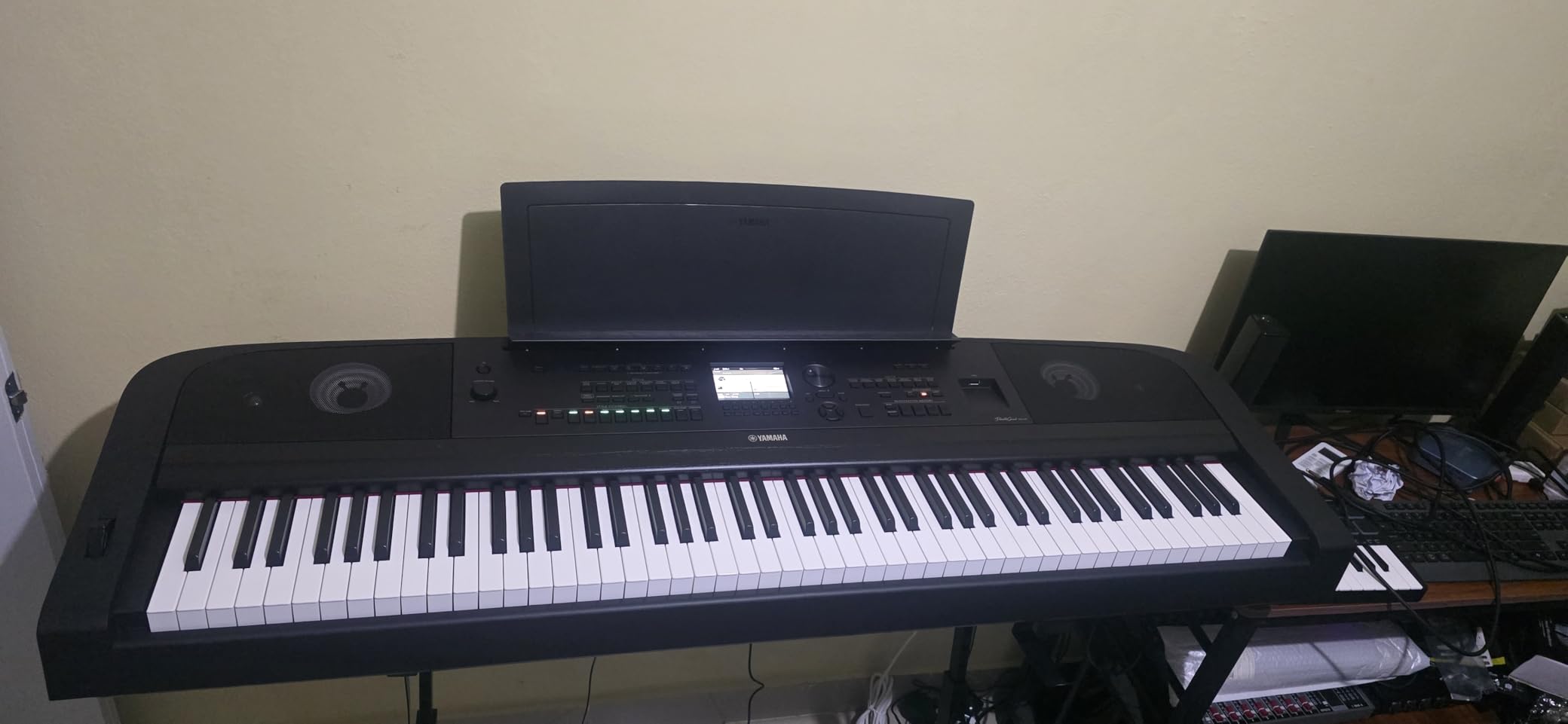 Yamaha DGX-670B 88-Key Weighted Digital Piano, Black customer photo 2