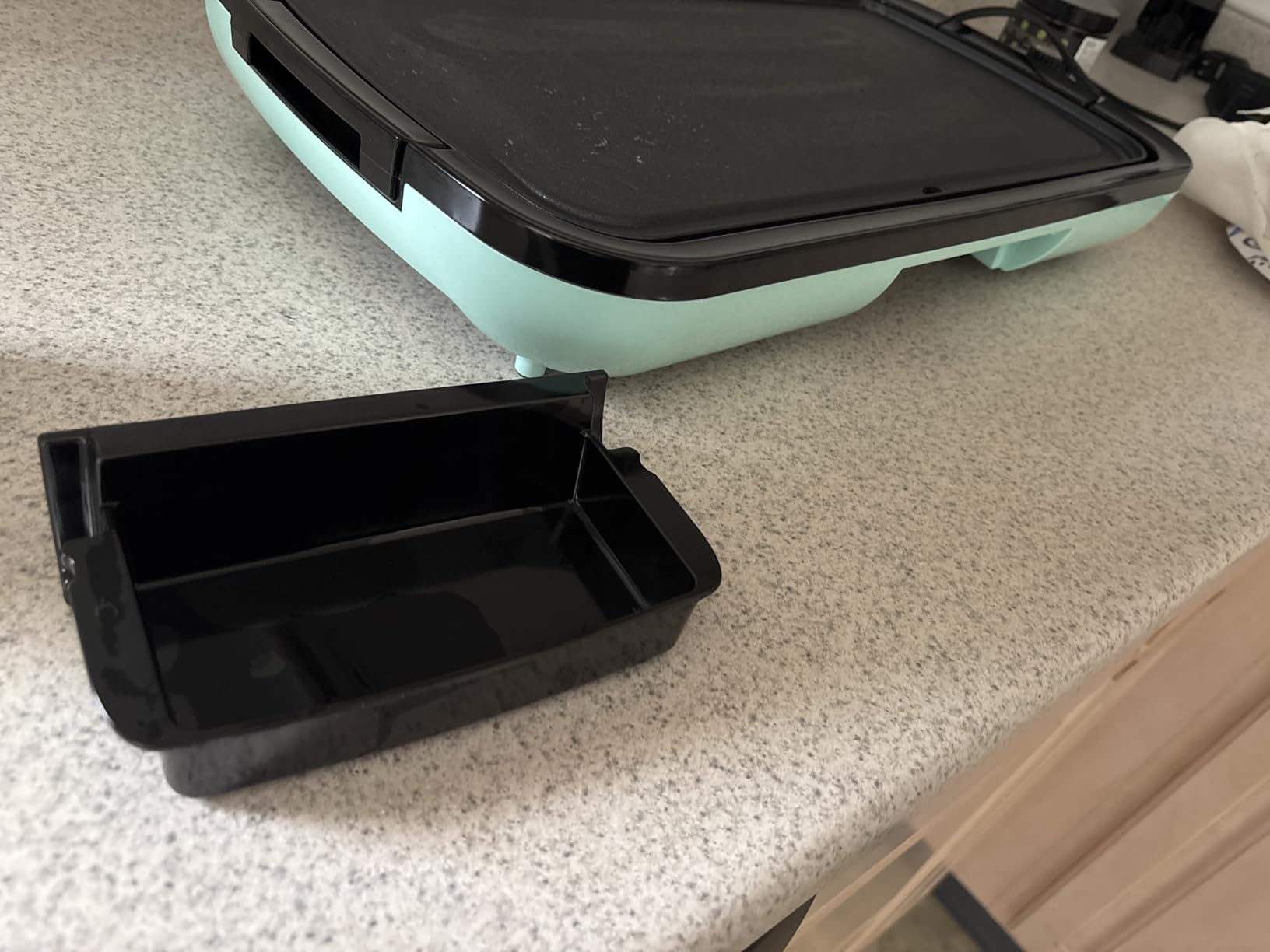 Dash Deluxe Everyday Electric Griddle, Removable Nonstick Plate, Black | Flat Top Grill with Drip Tray, Temperature Control, Large 20-Inch Cooking Surface for Pancakes, Eggs, Burgers, & Bacon customer photo 1