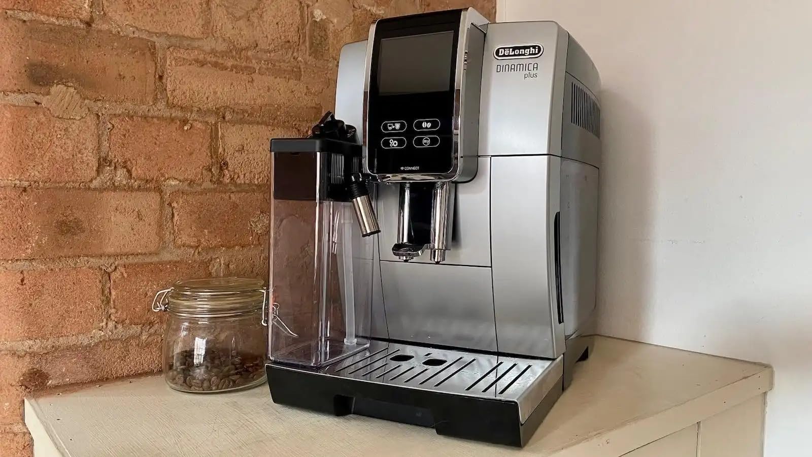 De'Longhi Dinamica Plus Connected Espresso & Coffee Machine with Automatic Milk Frother, 18 Recipes, Built in Grinder, App Compatible, LatteCrema Technology for Ideal Milk Texture, Color Touch Display customer photo 2