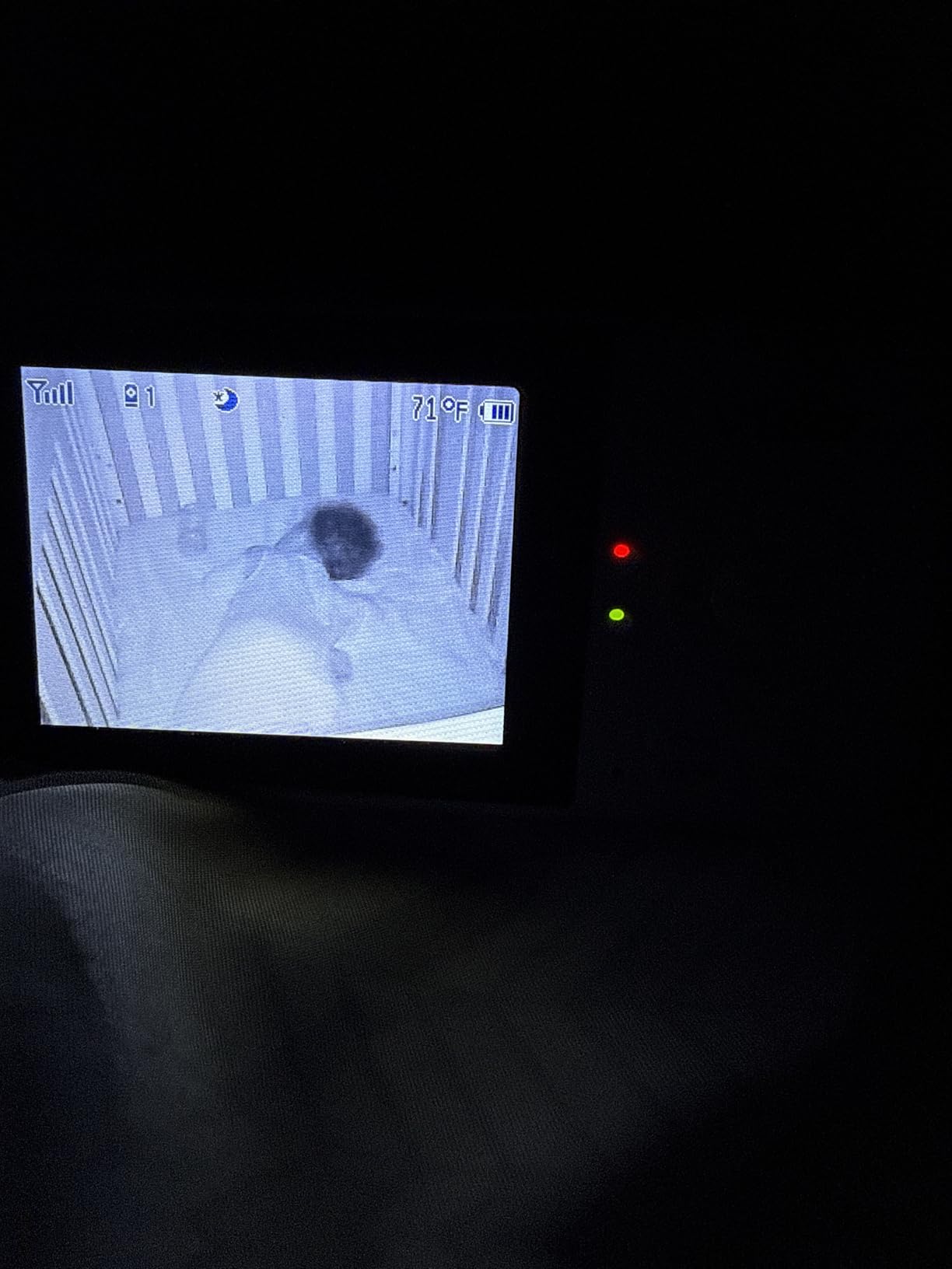 VTech Baby Monitor No WiFi – 19Hr Video Battery, 1000ft Range, Night Vision, Two-Way Talk, Temperature Sensor, Sound-Activated Screen, Lullabies | VM819 customer photo 2