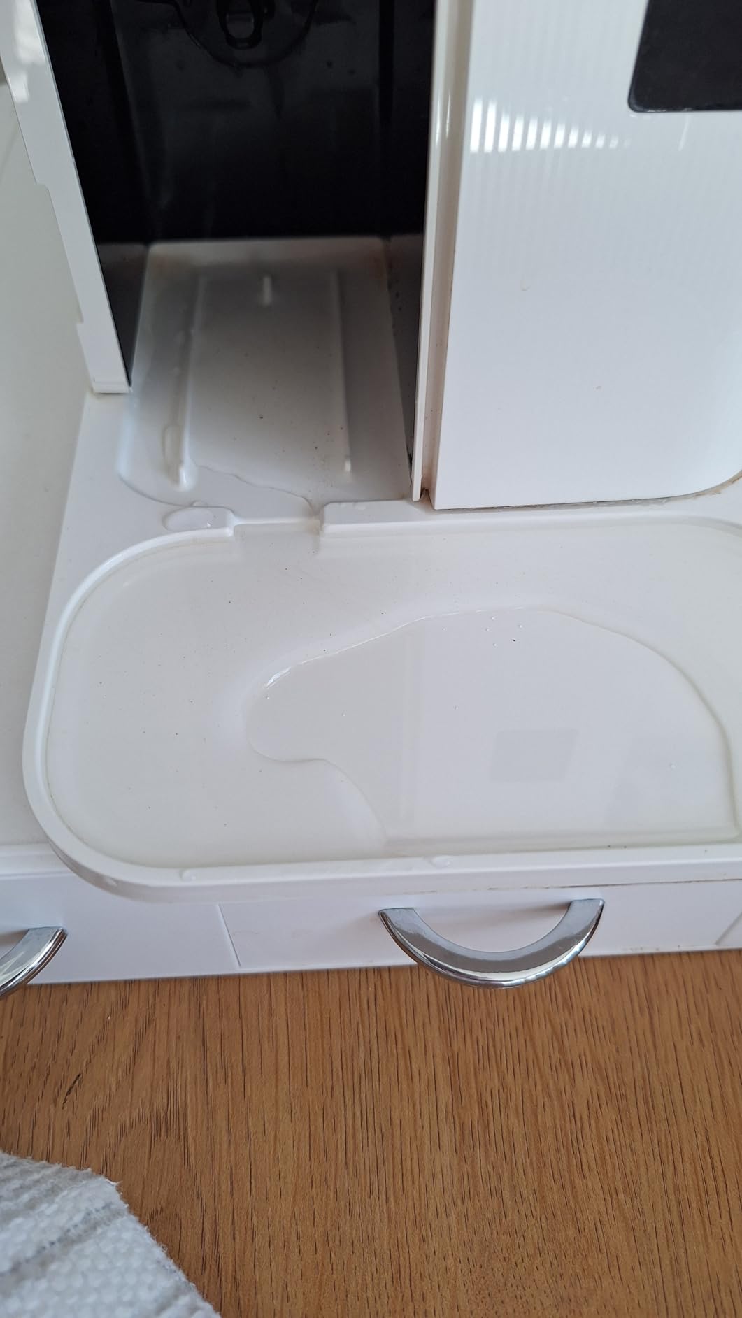 Nespresso Lattissima One Original Espresso Machine with Milk Frother by De'Longhi, Silky White customer photo 1