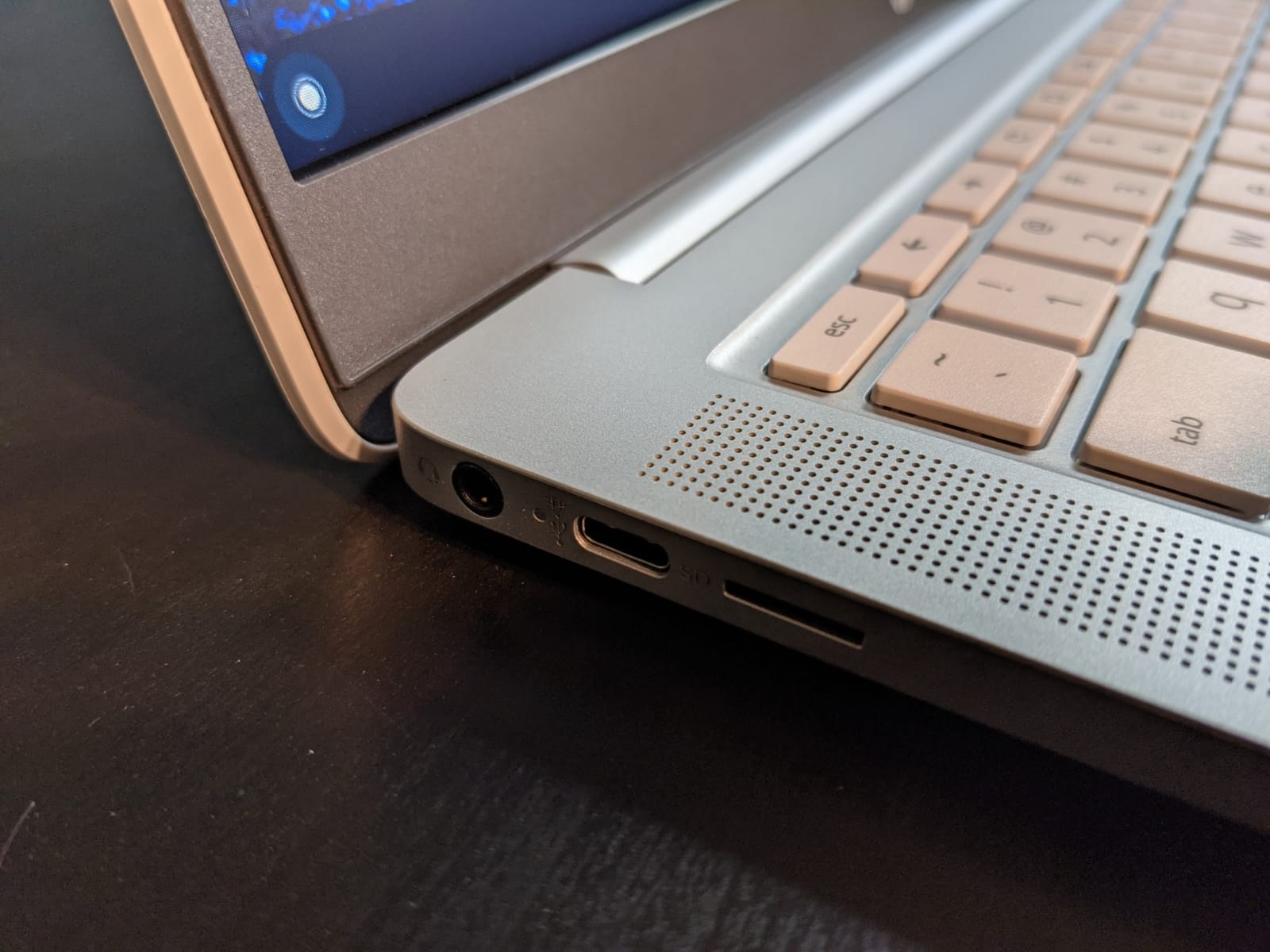 HP Chromebook 14 Laptop, Intel Celeron N4000 Processor, 4 GB RAM, 32 GB eMMC, 14” HD Display, Chrome, Lightweight Computer with Webcam and Dual Mics, Home, School, Music, Movies (14a-na0021nr, 2021) customer photo 2