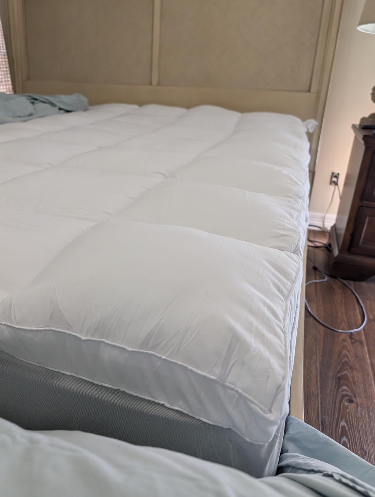 ELEMUSE Queen Mattress Topper, Extra Thick Pillow Top Mattress Pad Cover | Plush soft breathable bed topper for back pain relief, with elastic deep pocket and overfilled down alternative filling customer photo 2