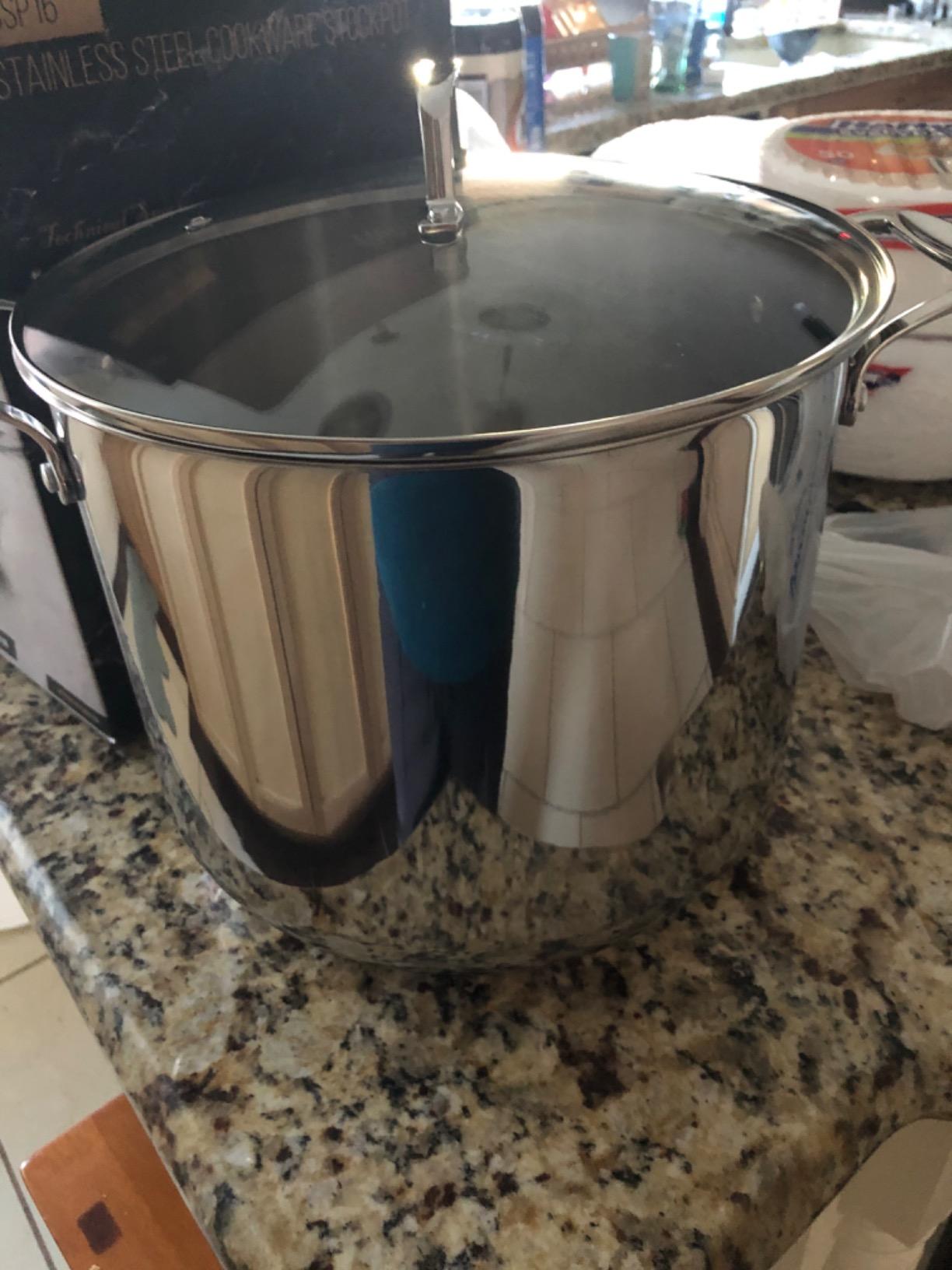 NutriChef 6-Quart Stainless Steel Stockpot – 18/8 Food Grade Heavy-Duty Induction-Compatible Pot with See-Through Lid, Ideal for Stews, Broths, Simmering & Soups, Dishwasher Safe – NCSP6 customer photo 2