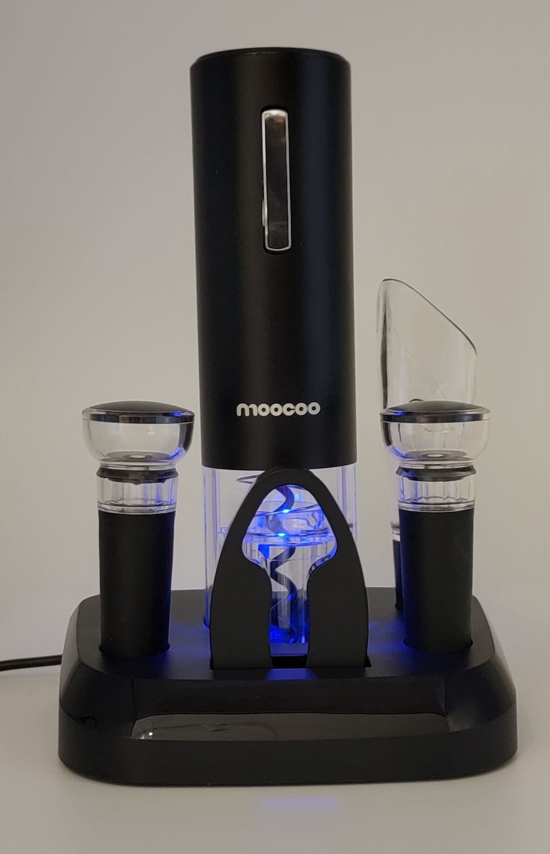 Moocoo Electric Wine Opener with Charging Base, Cordless Electric Wine Bottle Opener with 2-in-1 Aerator &Pourer, Foil Cutter, 2 Vacuum Preservation Stoppers, Display Charging Station for Easy Storage customer photo 1