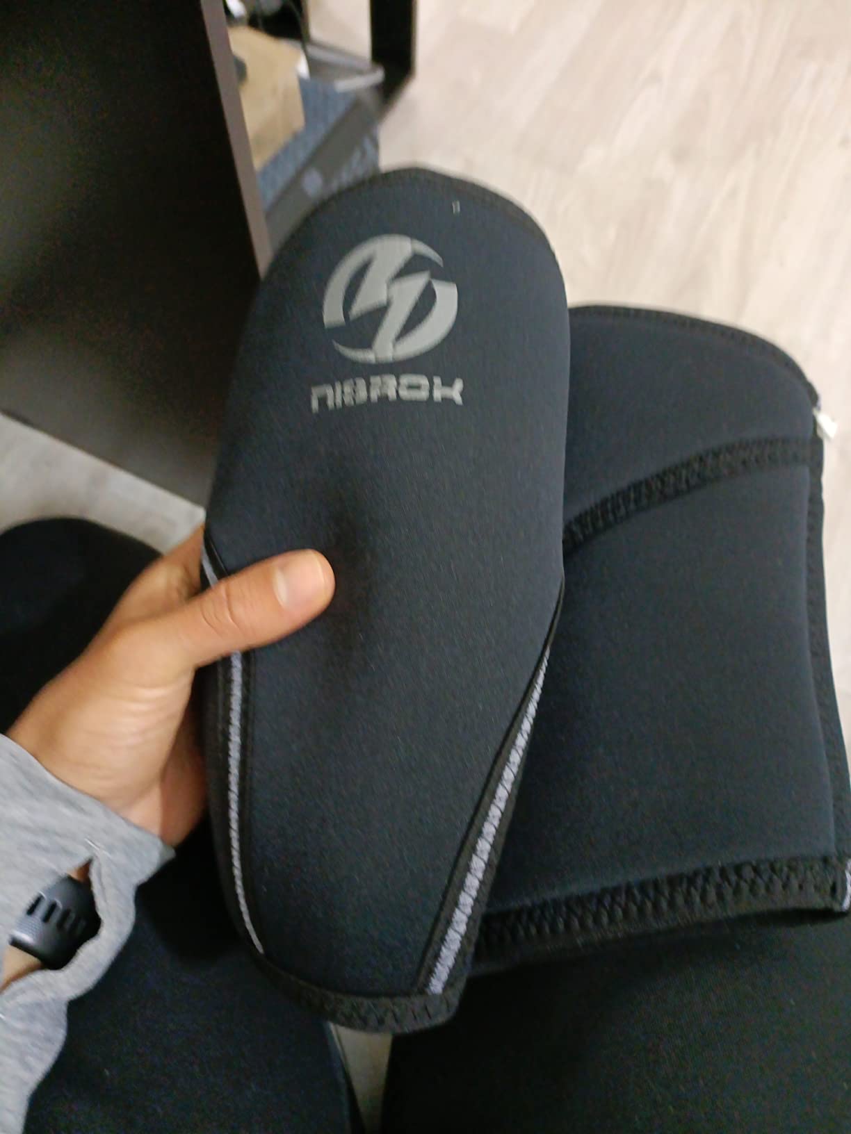 Knee Sleeves (1 Pair), 7mm Neoprene Compression Knee Braces, Great Support for Cross Training, Weightlifting, Powerlifting, Squats, Basketball and More customer photo 2