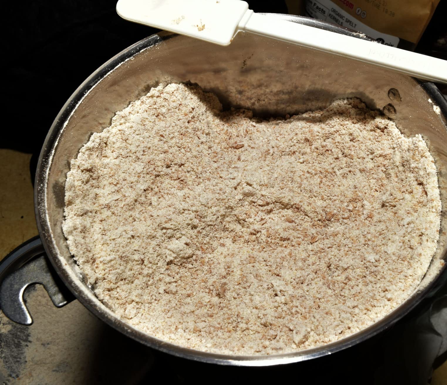 Grain Mill Grinder 750g High Speed Electric Stainless Steel Grinder Cereals Corn Flour Pulverizer Powder Machine for Dry Spice Herbs Grains Coffee Rice Pepper customer photo 1
