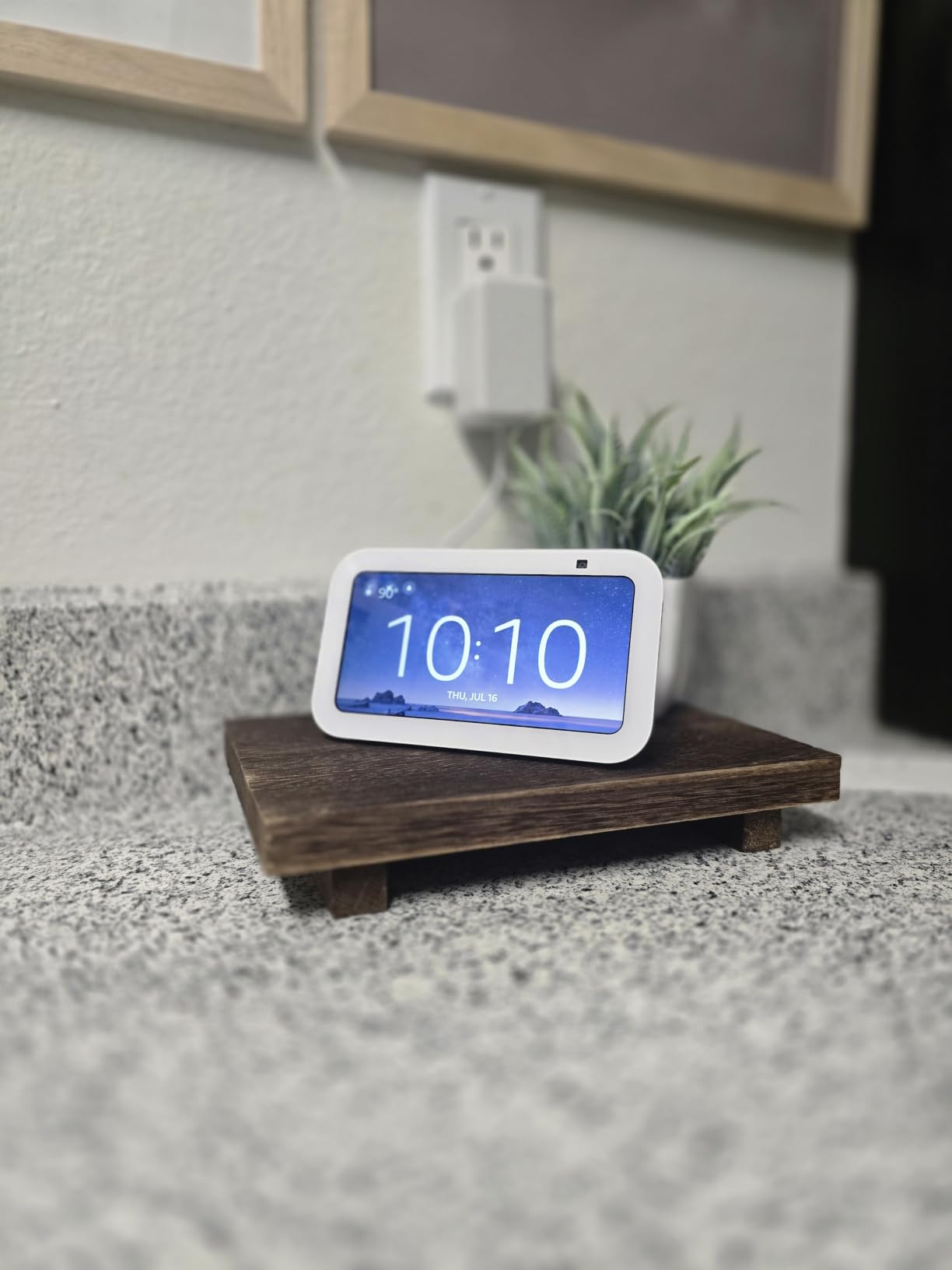 Amazon Echo Show 5 (newest model), Smart display, Designed for Alexa+, 2x the bass and clearer sound, Glacier White customer photo 2