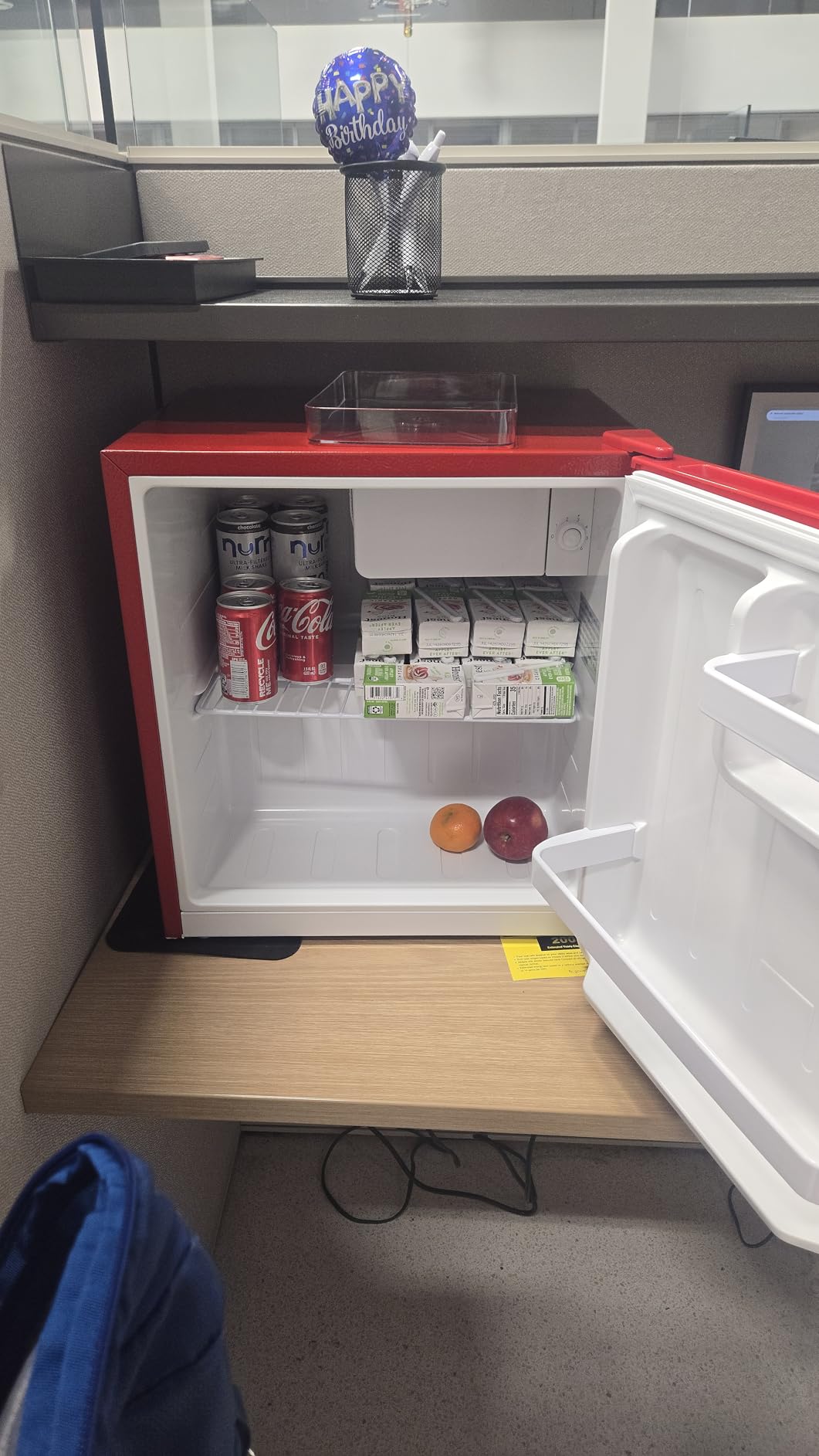 FRIGIDAIRE Black Retro Mini Refrigerator-Energy Saving-Adjustable Thermostat Control-Side Mounted Bottle Opener-Ideal for Dorm, Office, RV, Garage, Apartment 1.6 Cubic Feet customer photo 1