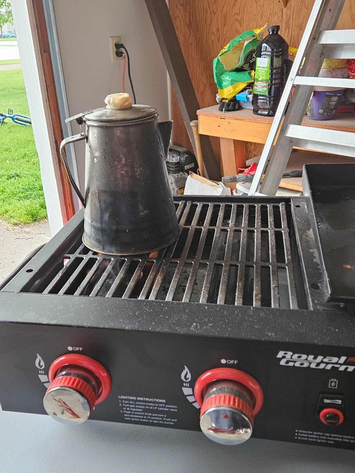 Royal Gourmet GD4002T 4-Burner Tailgater Grill and Griddle Combo customer photo 2