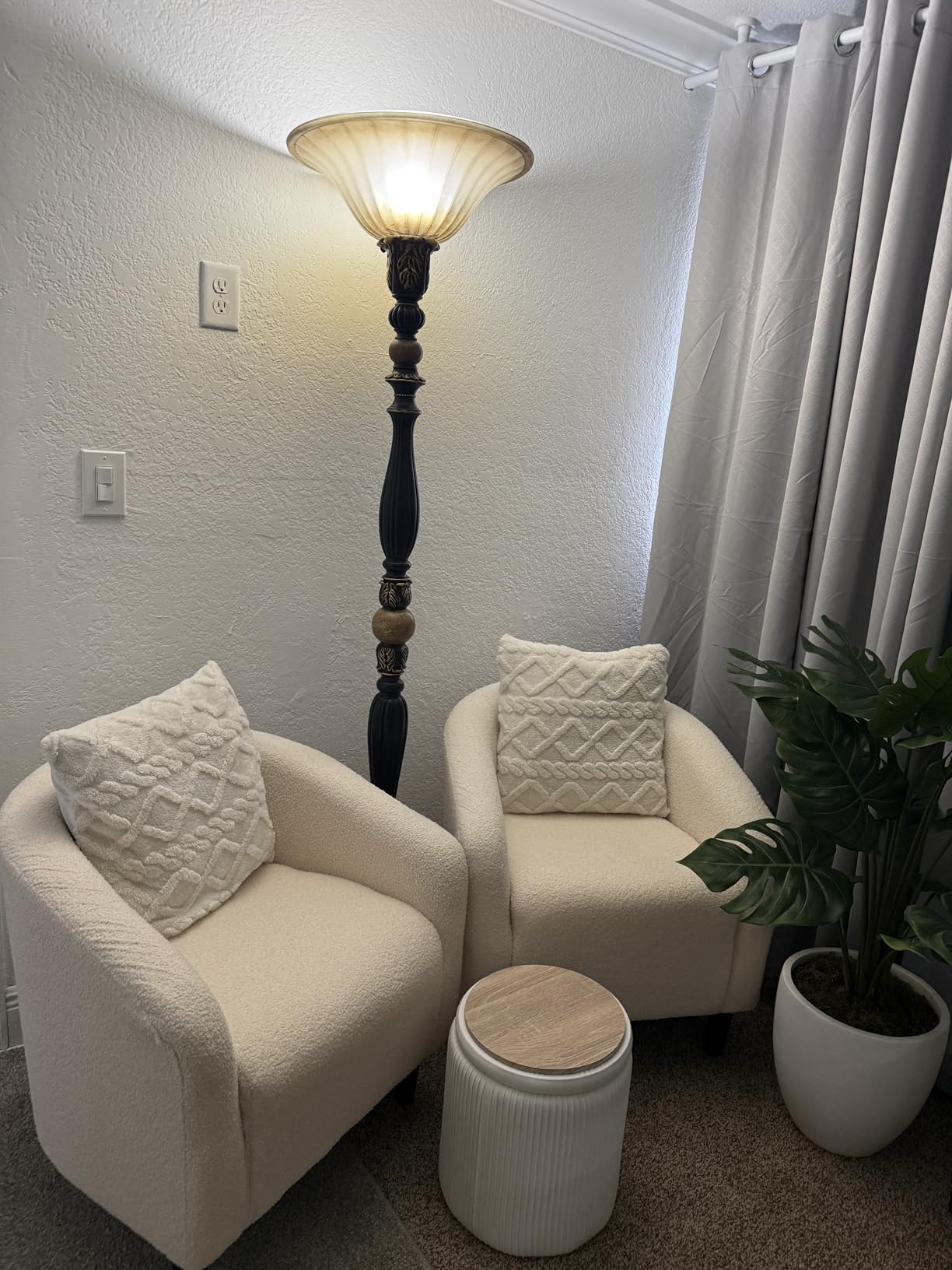 Yaheetech Small 25.5in Wide Sherpa Barrel Accent Chair for Bedroom, Ivory customer photo 2