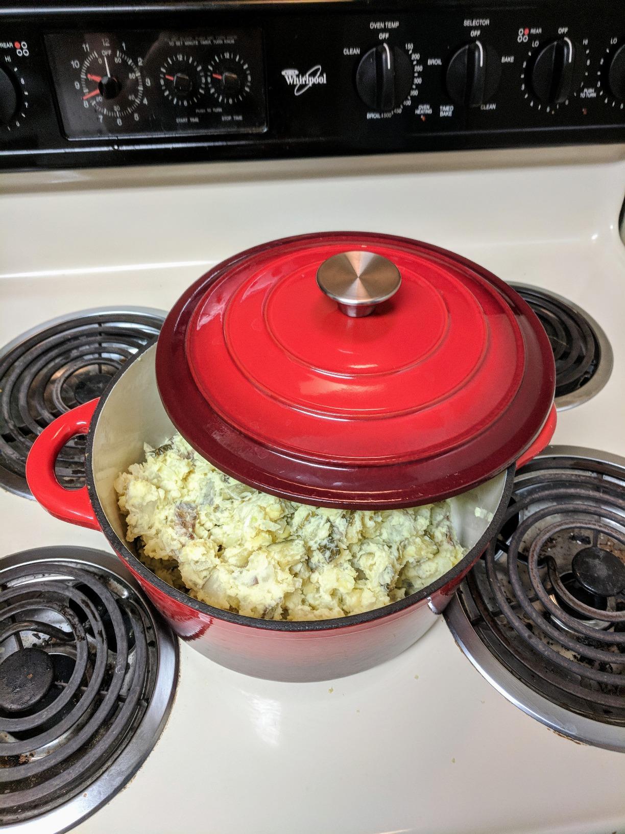 Hamilton Beach 5.5-Quart Enameled Cast Iron Dutch Oven with Lid | Heavy-Duty Pot for Braising, Roasting & Baking | Gray customer photo 1