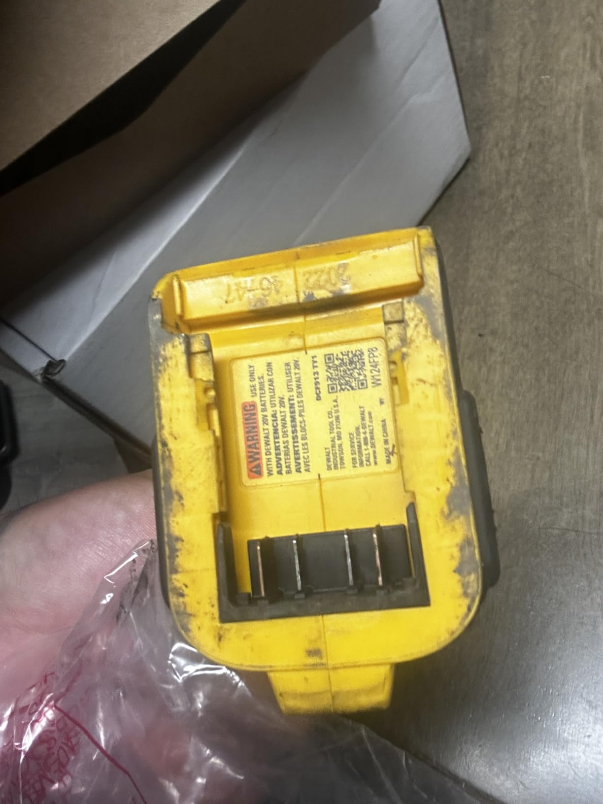 DEWALT DCF913B 20V MAX* 3/8 in. Cordless Impact Wrench with Hog Ring Anvil (Tool Only) customer photo 1