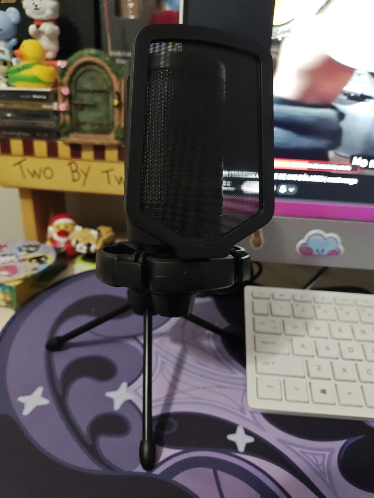 FIFINE AmpliGame A6V USB Gaming Microphone, Condenser RGB Mic for Streaming customer photo 1