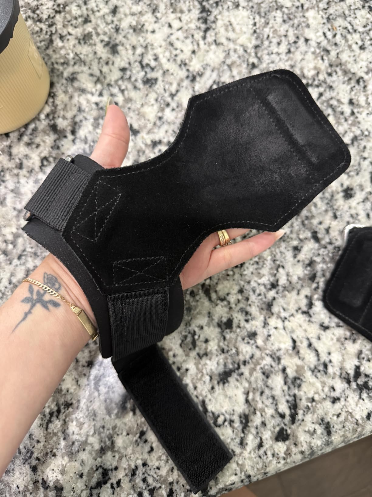 MANUEKLEAR Double Leather Weight Lifting Straps with Cushion Wrist Loop customer photo 1