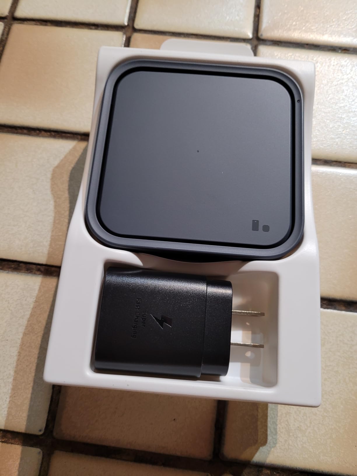 Samsung 15W Wireless Charger Single, Cordless Super Fast Charging Pad for Galaxy Phones and Devices, Compact Design, LED Indicator, USB C Cable Included, 2022, US Version, Grey customer photo 1