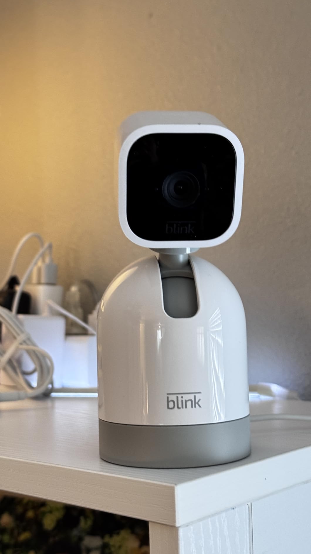 Blink Mini Pan-Tilt Camera (newest model), Rotating indoor plug-in smart security camera, two-way audio, HD video, motion detection, Works with Alexa (Black) customer photo 1