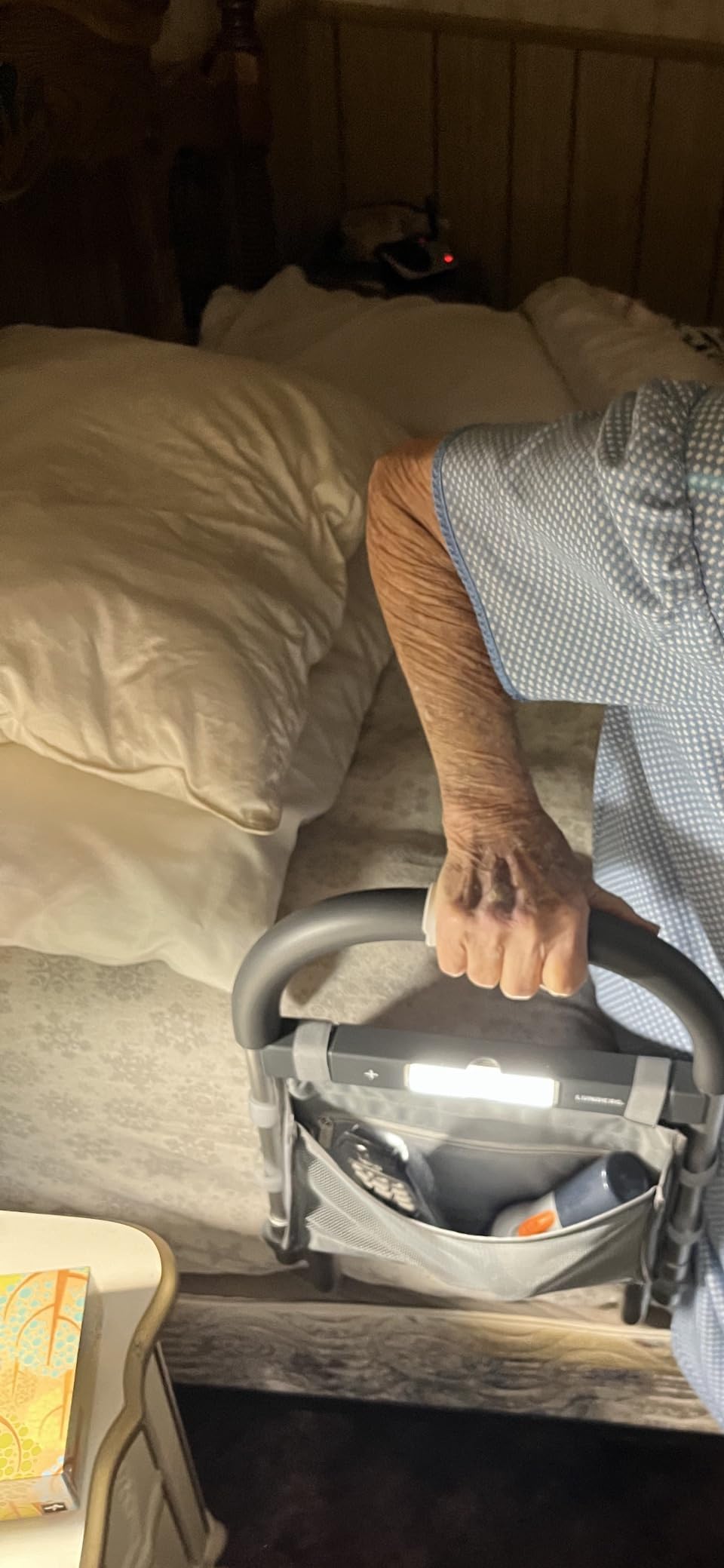 Lunderg Bed Assist Rail for Seniors with Motion Light & Non-Slip Grab Bar customer photo 1