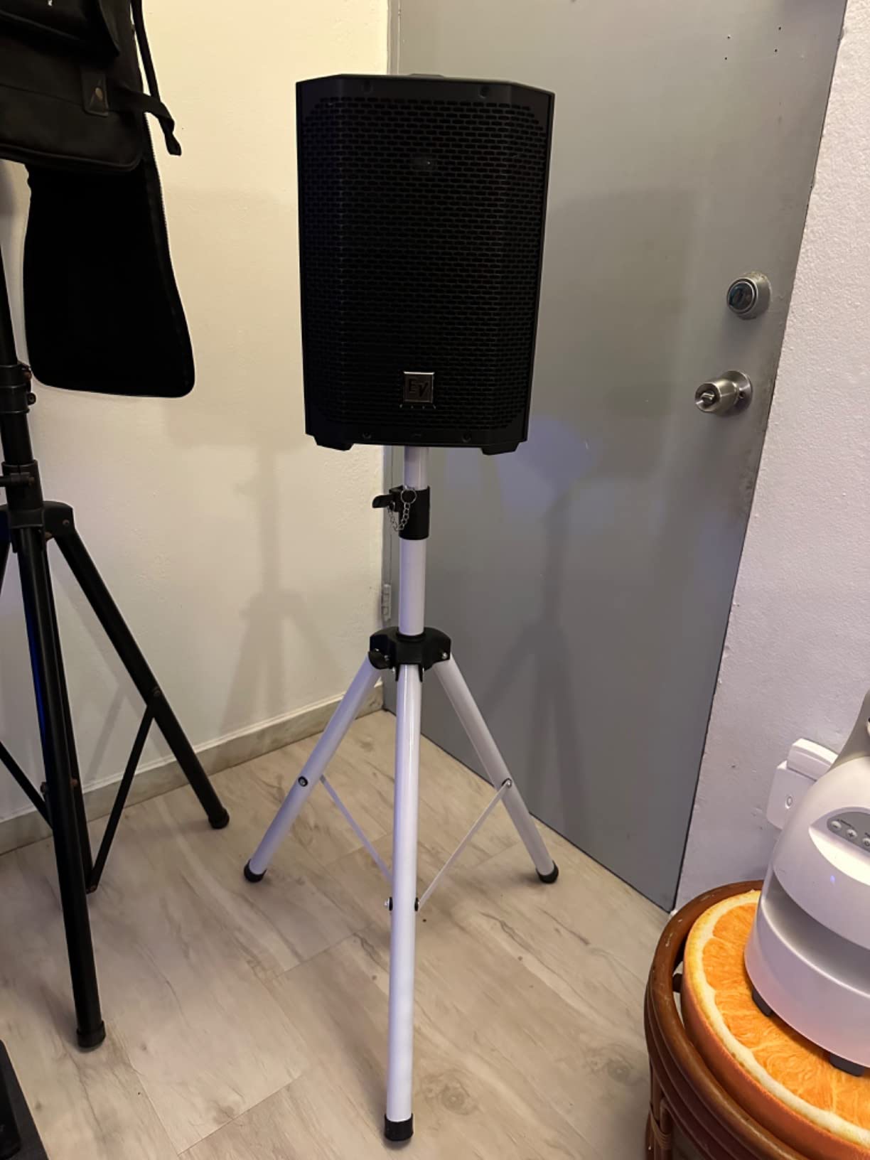 Electro-Voice Everse 8 8 Battery Powered Weatherized Pa Speaker (Black) customer photo 2