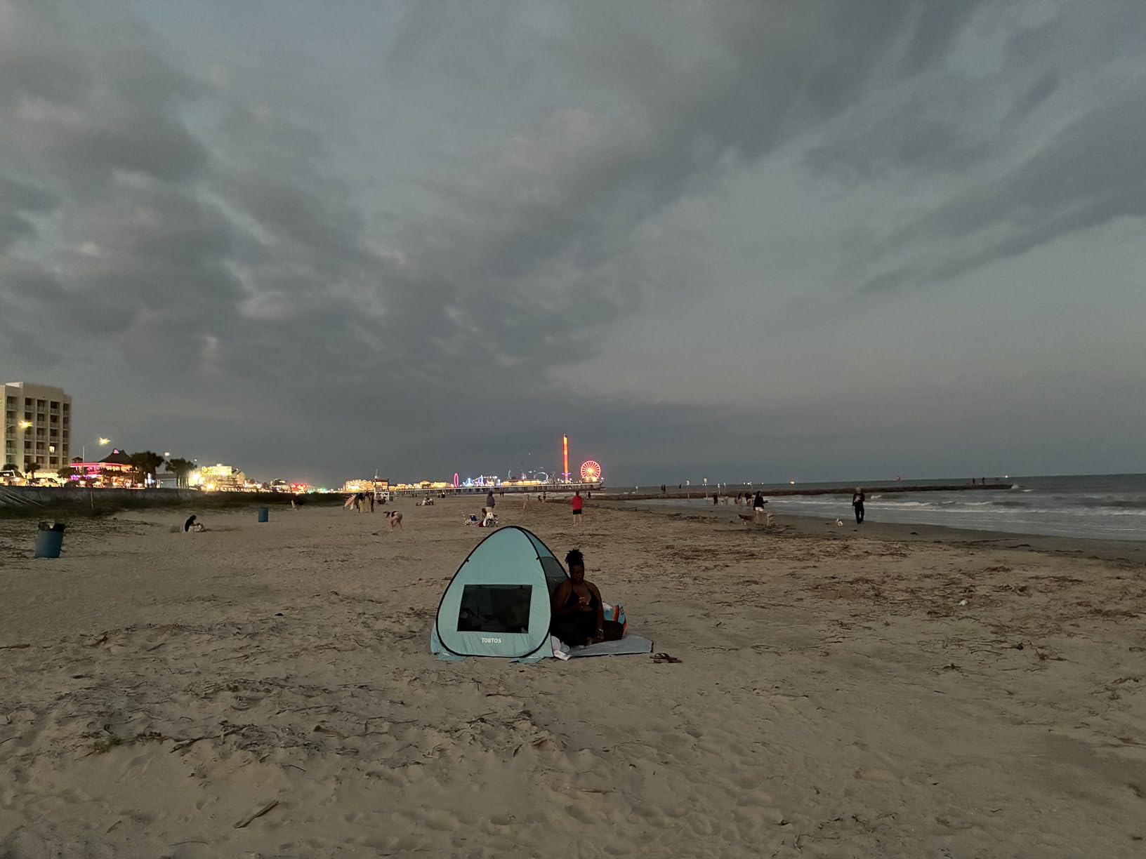 TOBTOS UPF 50+ Pop Up Beach Tent, Easy Set Up Beach Umbrella, UV Protection Portable Sun Shelter, Lightweight with Carry Bag customer photo 1
