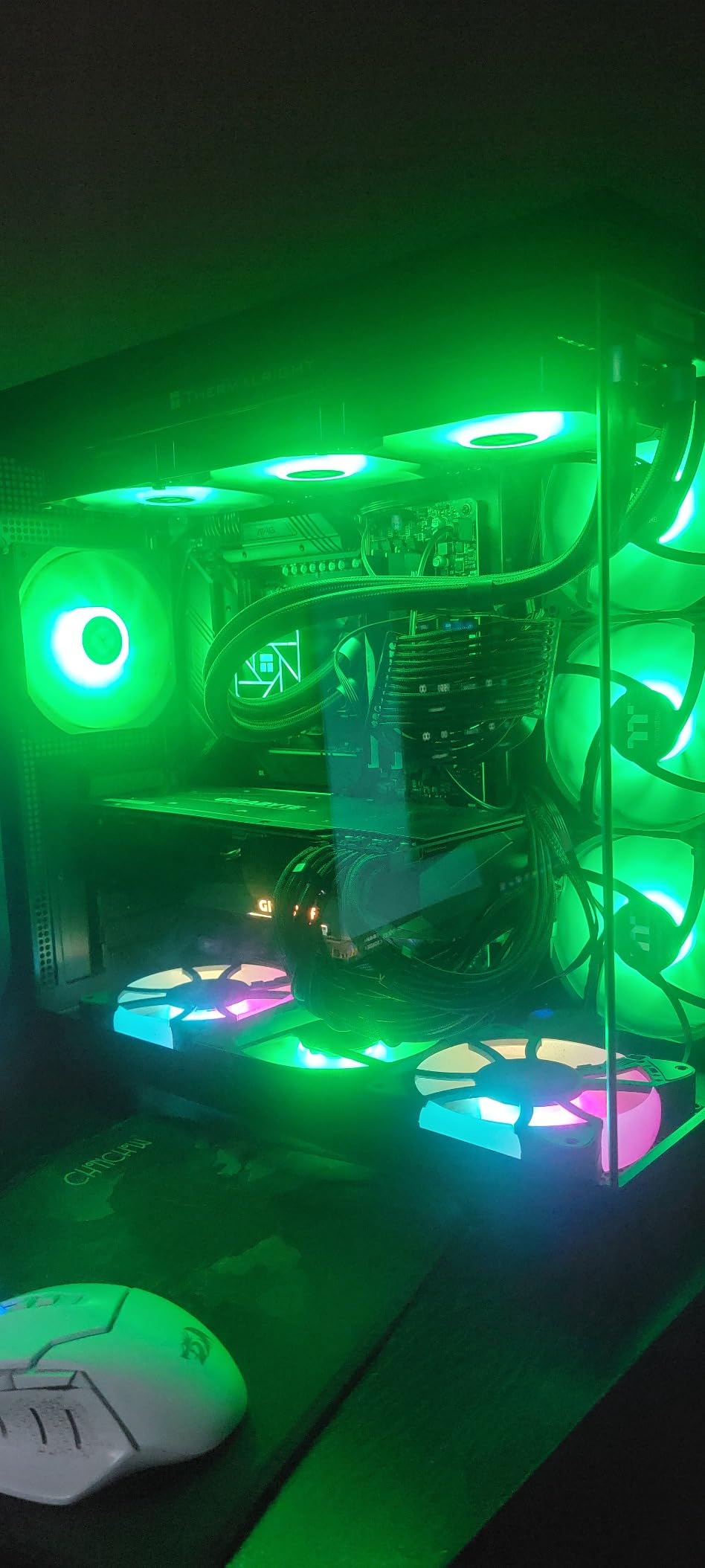 Thermalright ARGB Fan HUB Controller Support 8 Groups of Fans, 8-Port 4 Pin PC Fan Controller, 5V-3Pin ARGB Hub, Strong Paste+Magnetic Suction, SATA Power Cord(12V 4-pin RGB is not Supported) customer photo 2