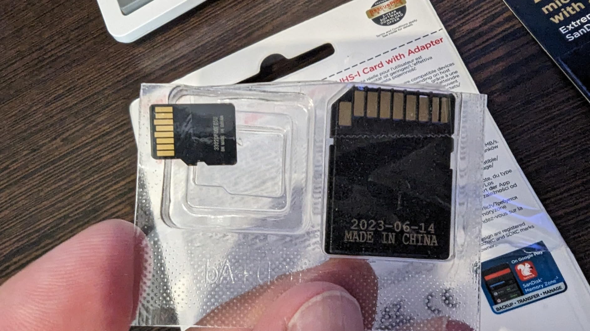 SanDisk 64GB Extreme PRO microSDXC Card + SD Adapter + RescuePro Deluxe, up to 200 MB/s, with A2 App Performance, for Smartphones, Action Cameras or Drones UHS-I Class 10 U3 V30 customer photo 1