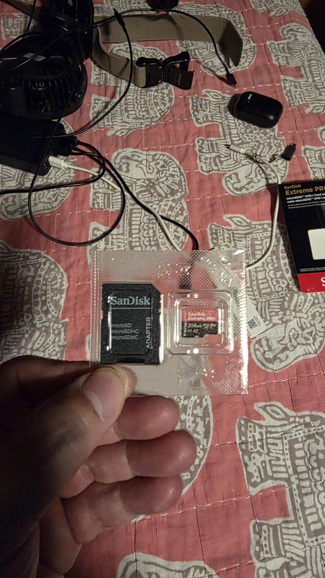 SanDisk Extreme PRO 256 GB Class 3/UHS-I (U3) V30 microSDXC customer photo 1