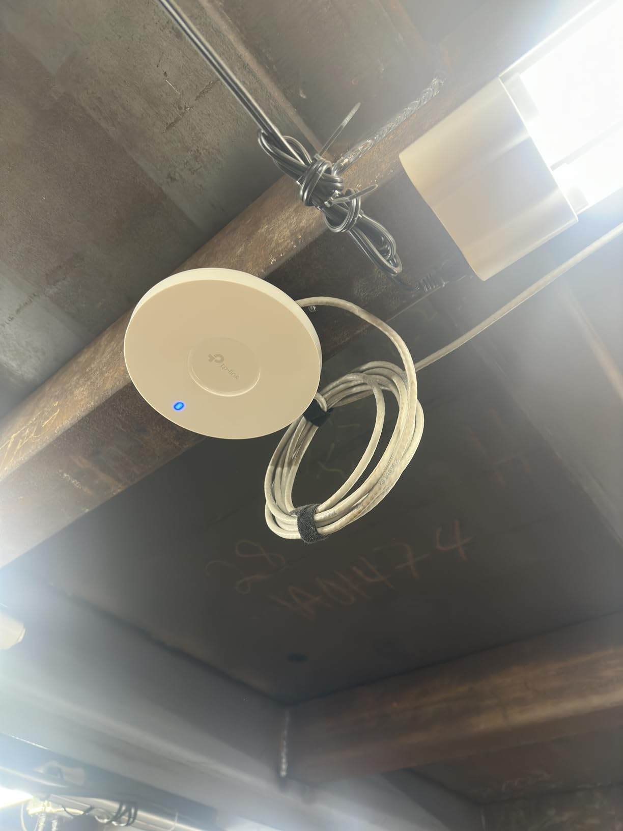 Omada AX1800 Wireless Access Point, w/DC Adapter, 5yr Warranty(EAP610) customer photo 2