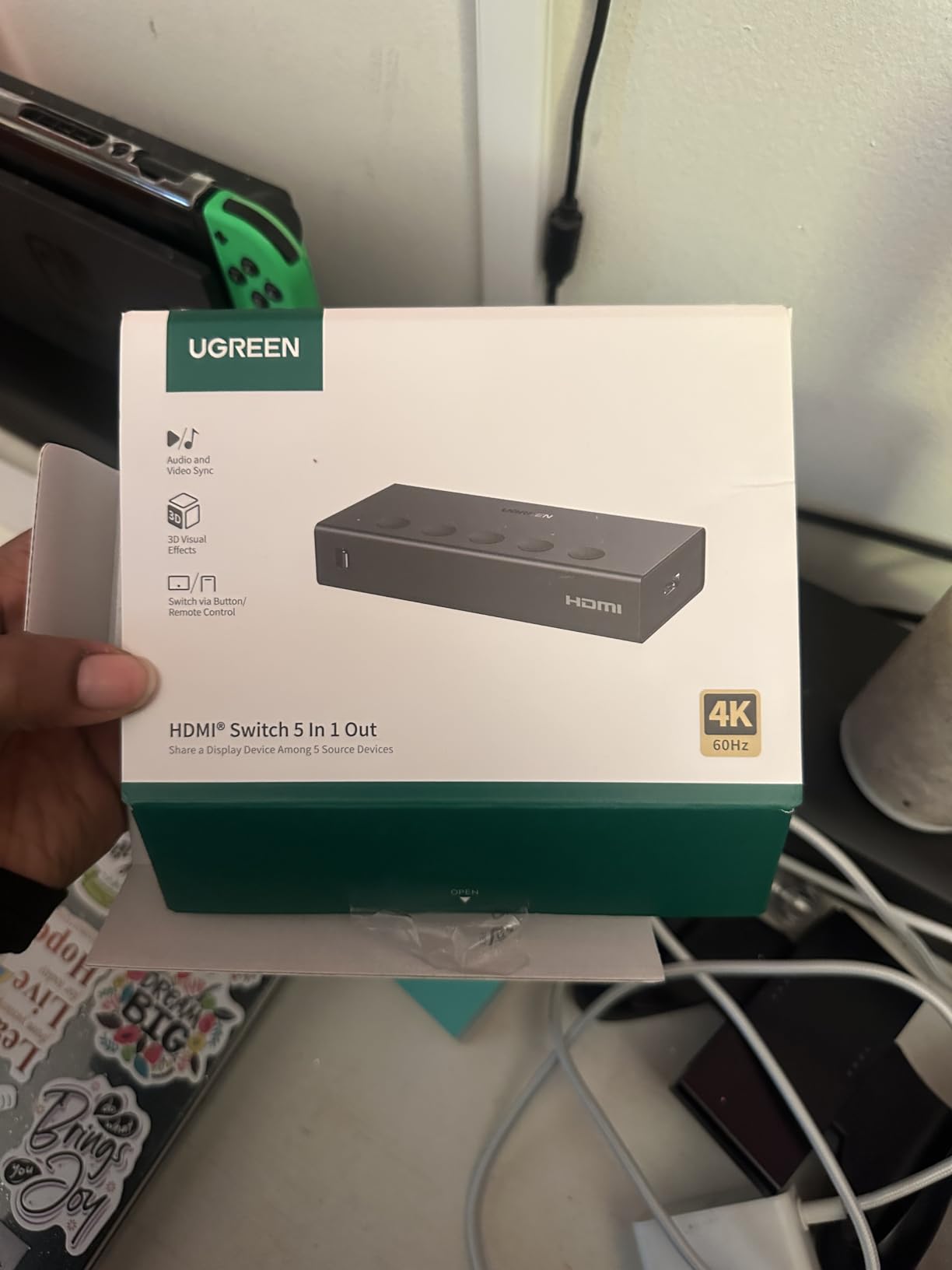 UGREEN HDMI Switch 5 in 1 Out, 4K@60Hz, with Remote, HDR, VRR, 3D, Black customer photo 2