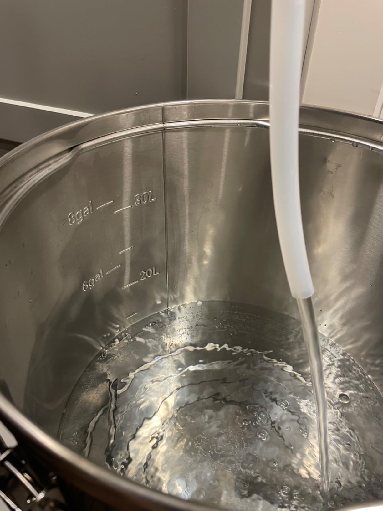VEVOR Electric Brewing System, 9.2 Gal/35 L Brewing Pot, All-in-One Home Beer Brewer w/Pump, Mash Boil Device w/Panel, Auto/Manual Mode 100-1800W Power 25-100℃ Temp 1-180 min Timer Recipe Memory customer photo 1