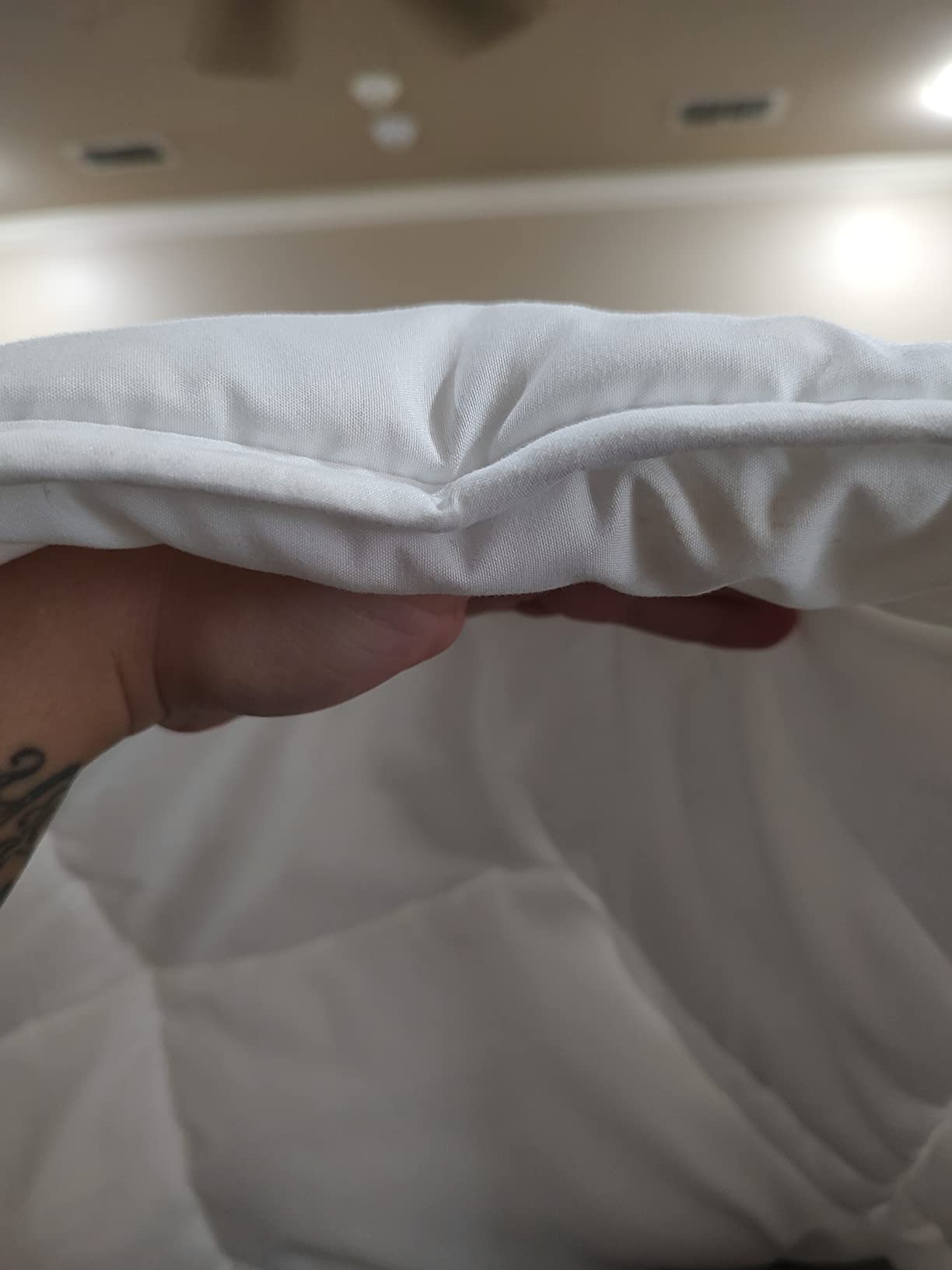 Winter Extra Warm White Queen Size Down Alternative Comforter, Heavyweight All Season Fiberfill Comforter Duvet Insert 90x90 with Corner Tabs - Ultra Soft Brushed Microfiber Shell customer photo 2