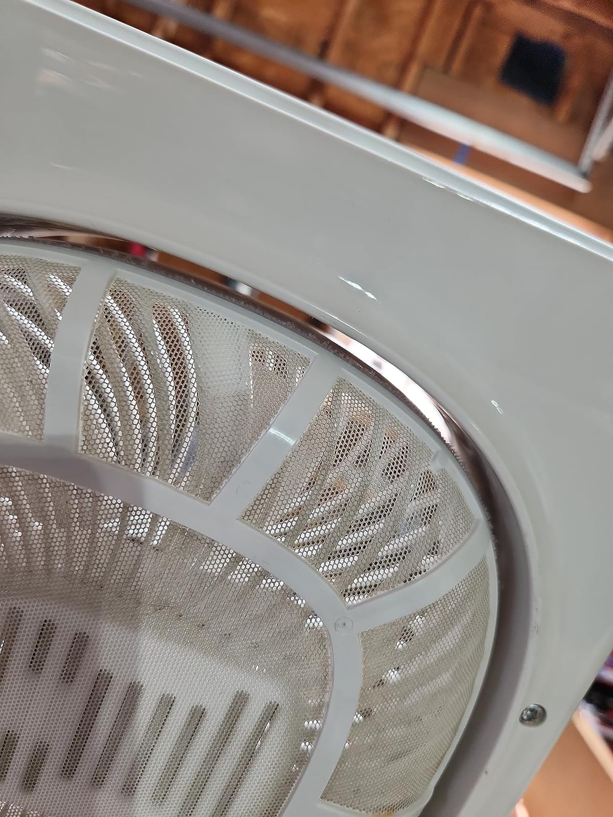 Comfort ZoneTwin Blade Reversible Window Fan with Auto-Locking Expanders, Independent Airflow Control, Removable Cover, and Tabletop Feet customer photo 2