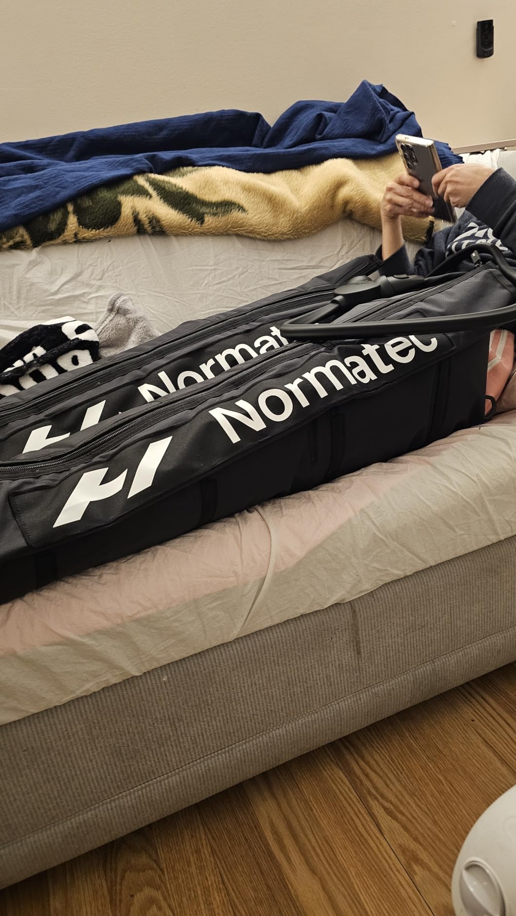 Hyperice Normatec 3 Legs Compression Boots Full Leg Recovery Size Standard customer photo 1