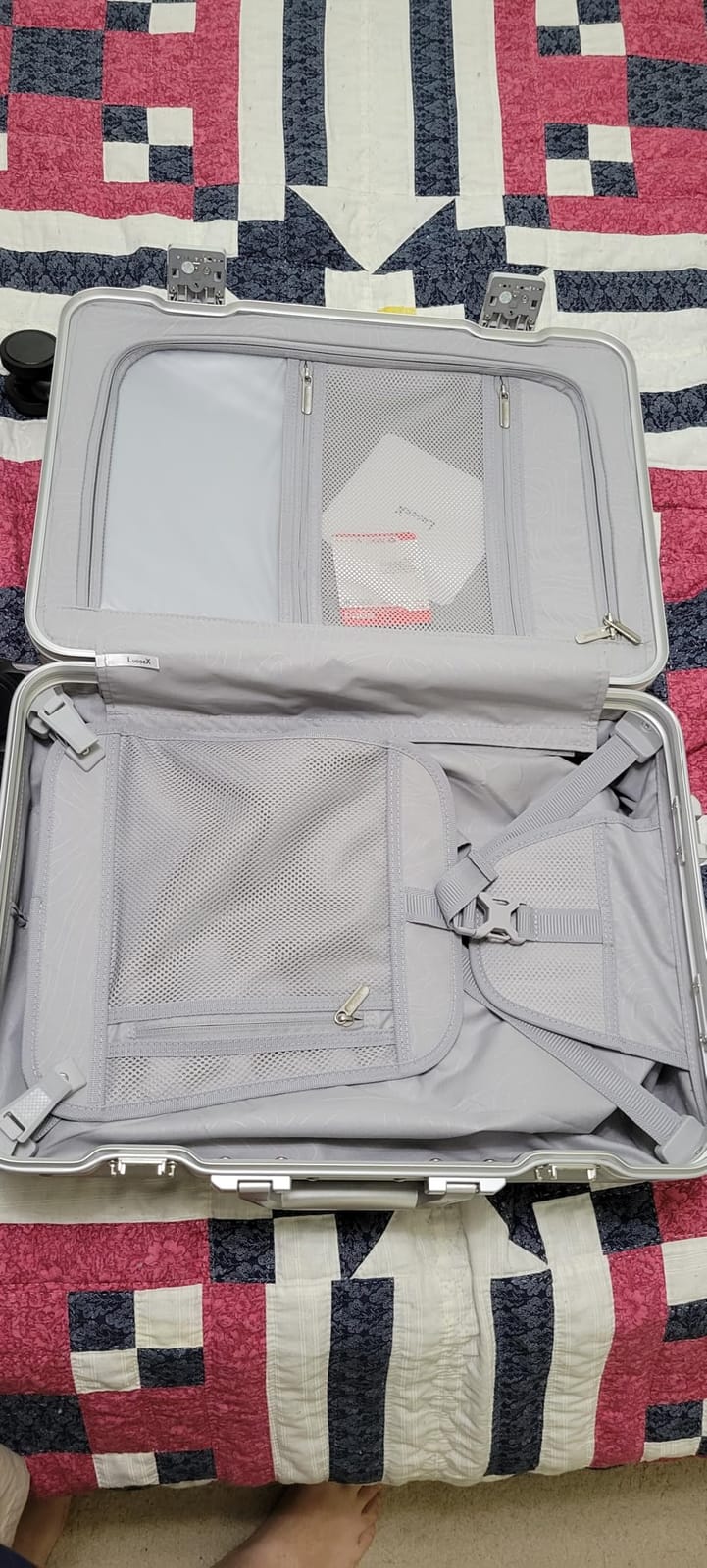 LUGGEX 20 Inch Zipperless Carry On Luggage, Charcoal Metallic customer photo 1
