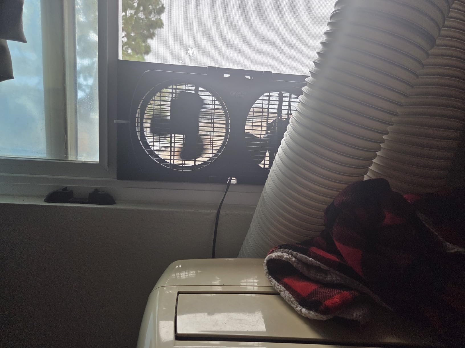 Comfort Zone Reversible Twin Window Fan with 3-Speeds & Expandable Width customer photo 2