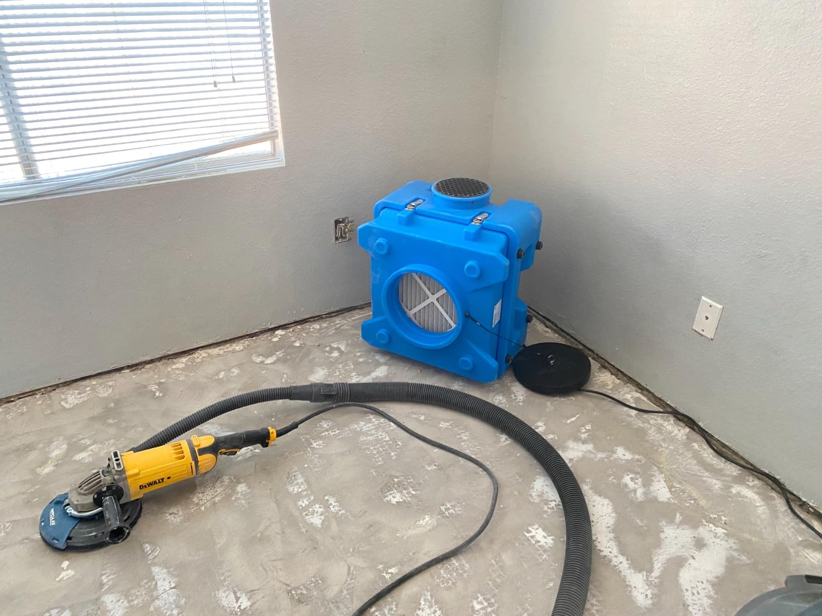 CADPXS Shield-550 Air Scrubber 550 CFM with 3-Stage Filtration customer photo 1