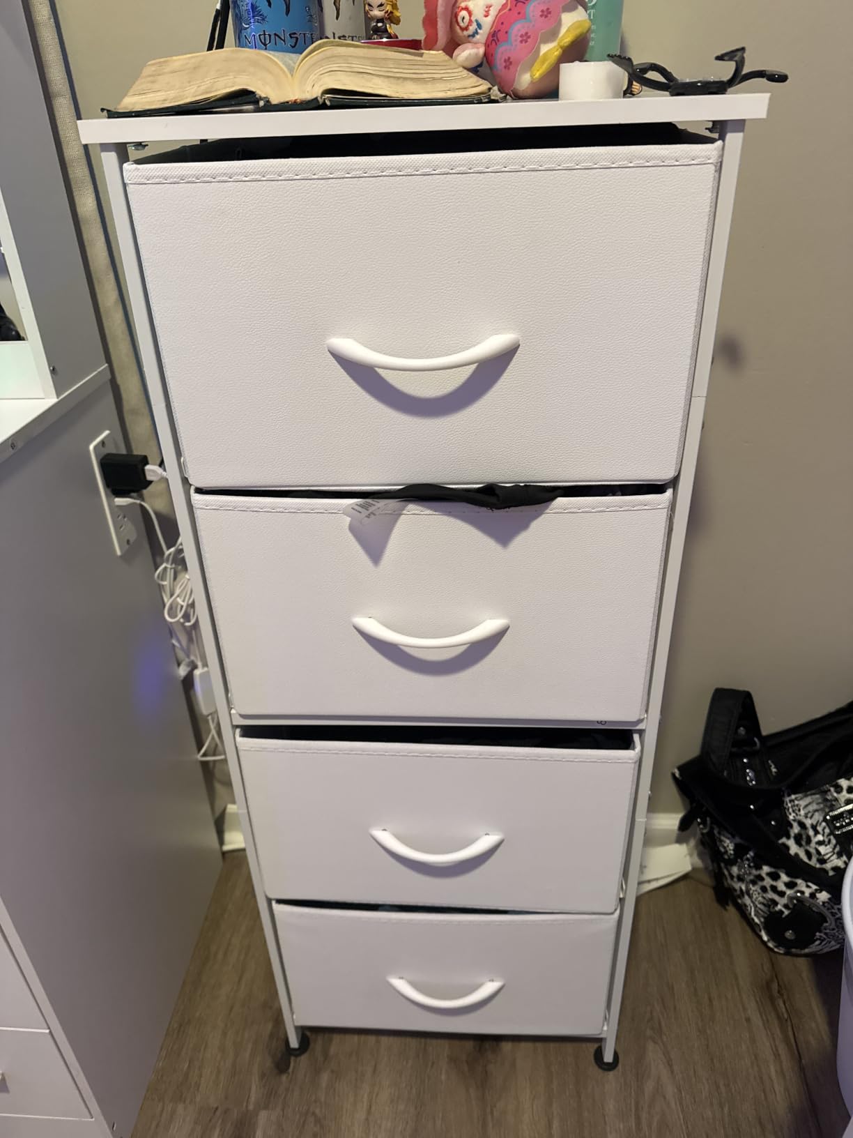 WLIVE Small Dresser Nightstand for Bedroom, 4 Drawers, White customer photo 2