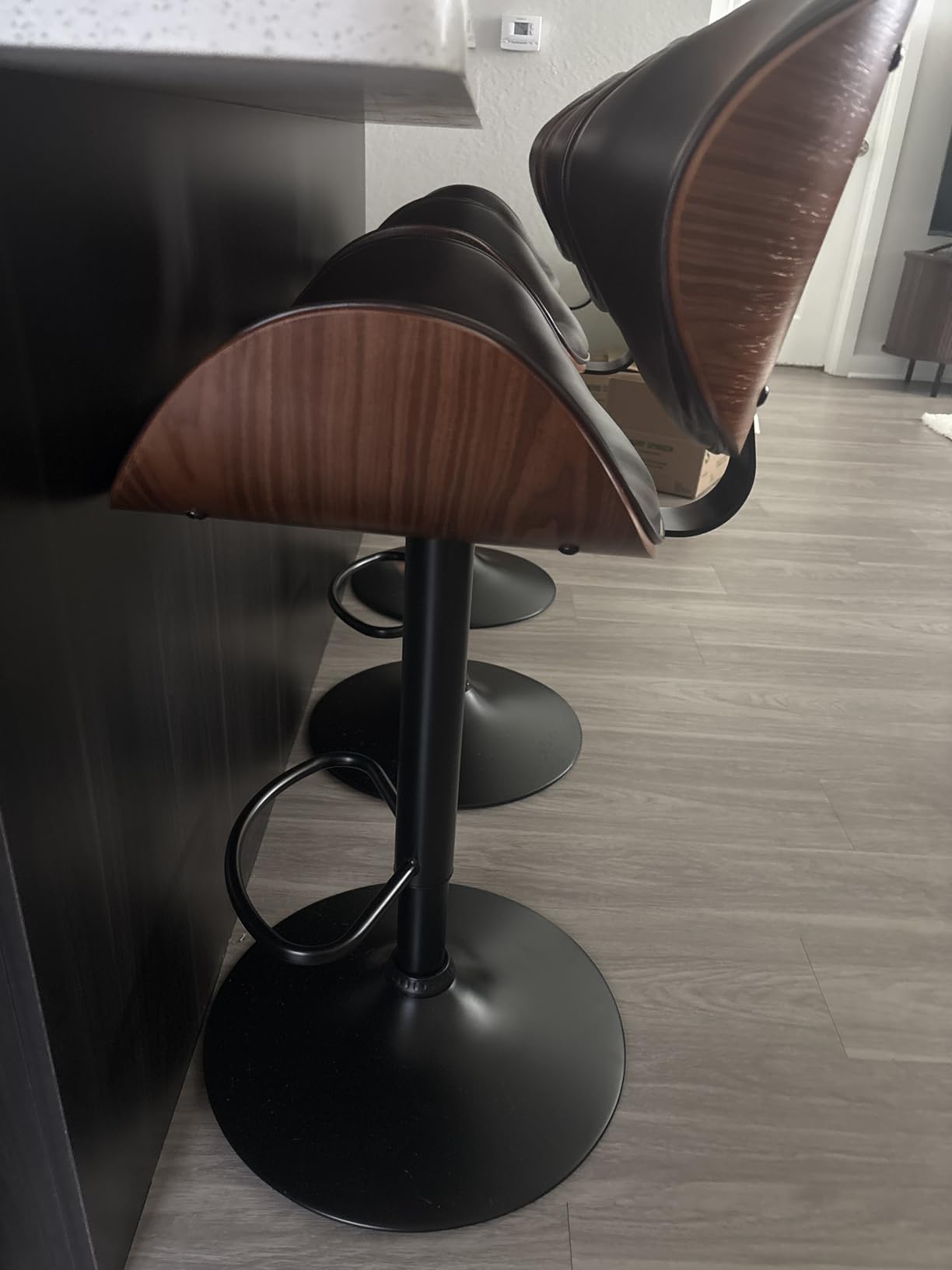 YaFiti Swivel Bar Stools Set of 2, Bar Stools for Kitchen Counter, Black customer photo 2