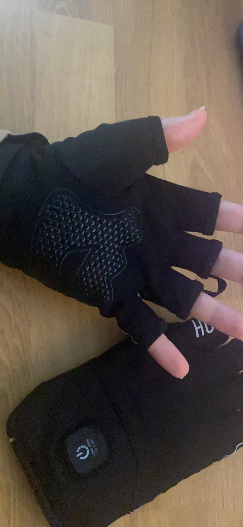 uncn Heated Gloves Fingerless for Women Man with 3.7V 3000mAh Battery Cordless Work Touchscreen Gloves for Winter Cold Weather Rechargeable Electric customer photo 1