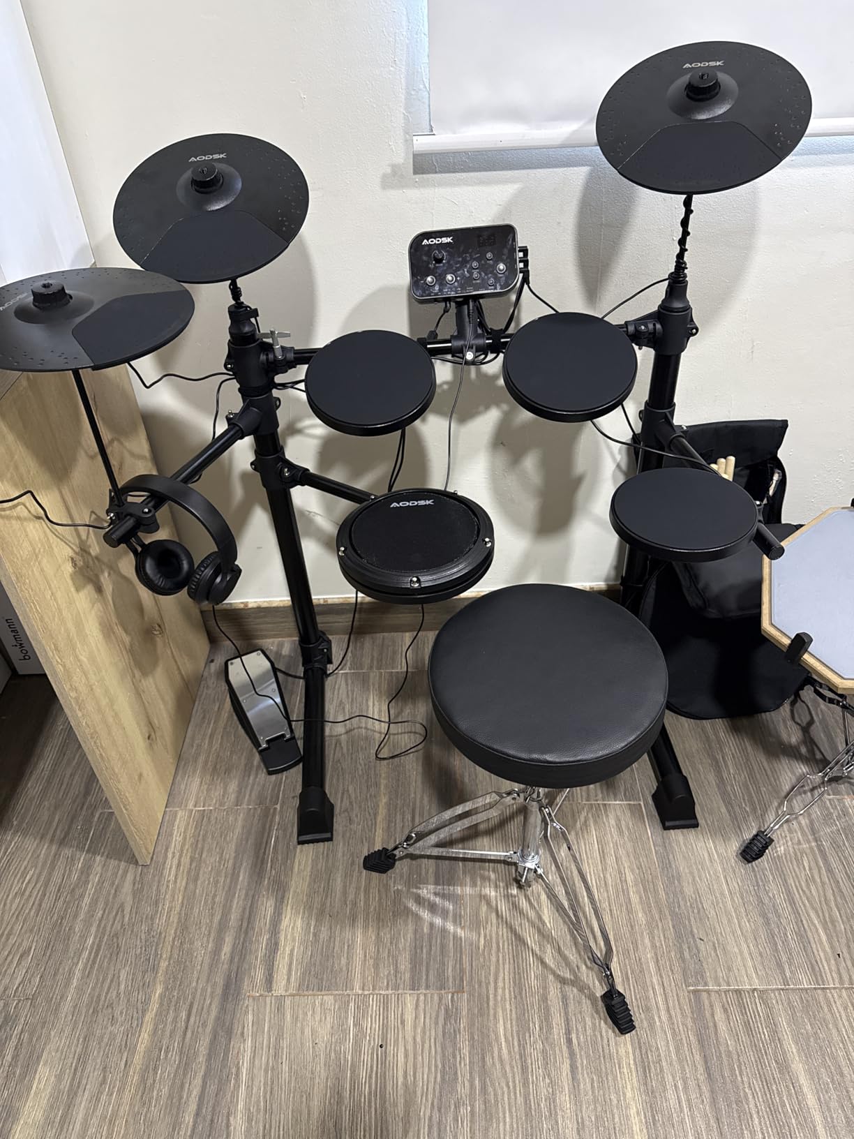 AODSK Electric Drum Set For Beginner 150 Sounds,4 Quiet Drum Pads 2 Pedals customer photo 2