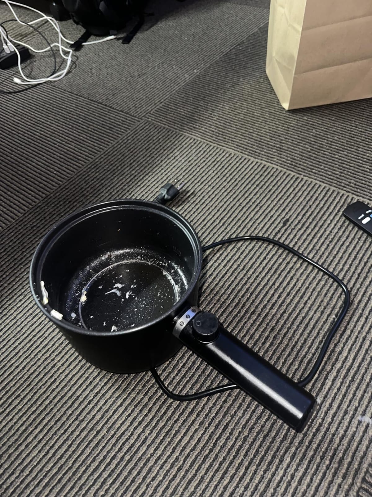 Topwit 1.5L Hot Pot Electric, Portable Ramen Cooker, Non-Stick Frying Pan customer photo 2