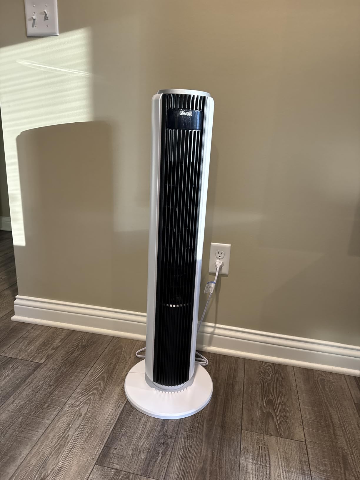 Levoit Tower Fan for Bedroom, 28ft/s Fans that Blow Cold Air, 28dB Quiet | Standing Floor Fan for Room, 90° Oscillating, 5 Speeds 4 Modes & Temp Sensor, Bladeless, 12H Timer, Remoter, 36 inch, White customer photo 1