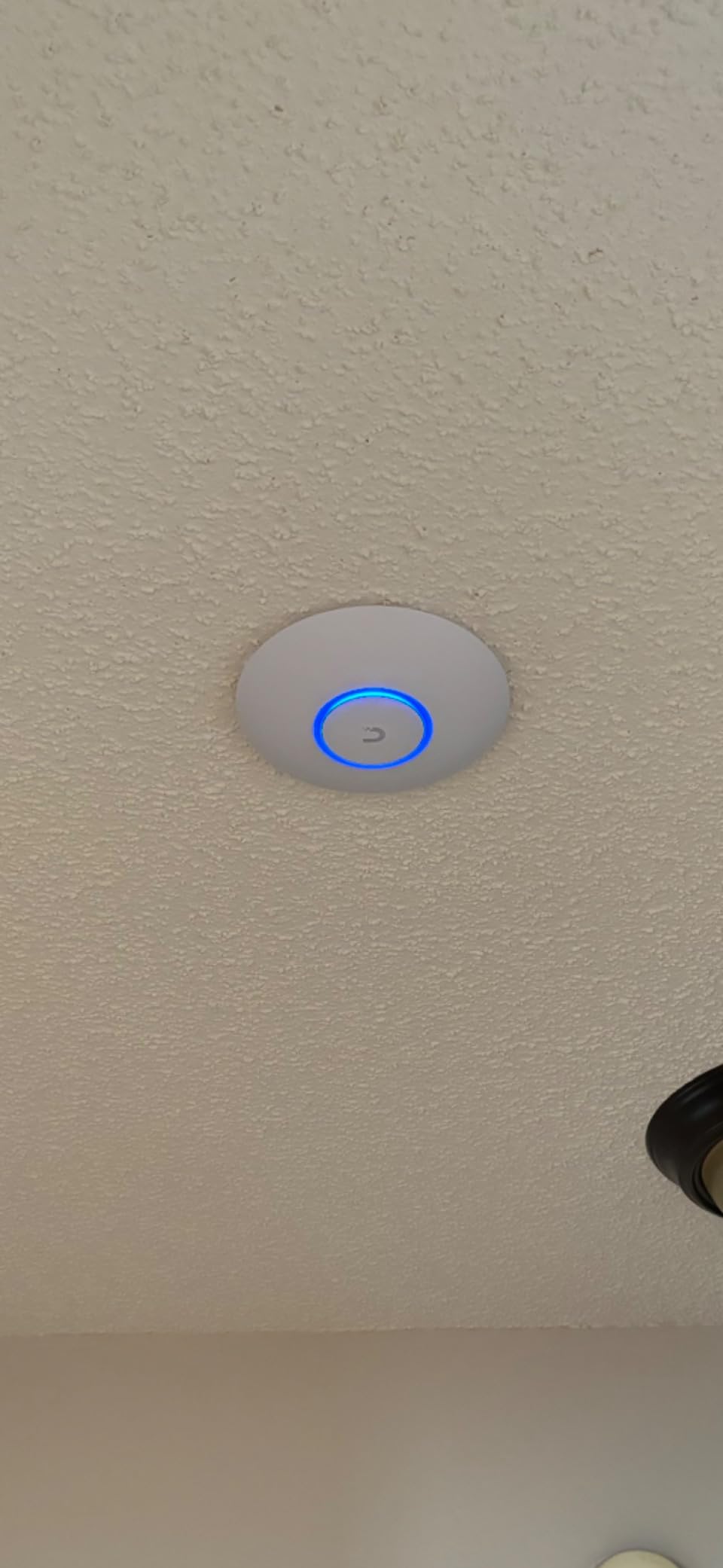 Ubiquiti U6+ AP WiFi6 1xGbE PoE 2x2 Dual customer photo 1