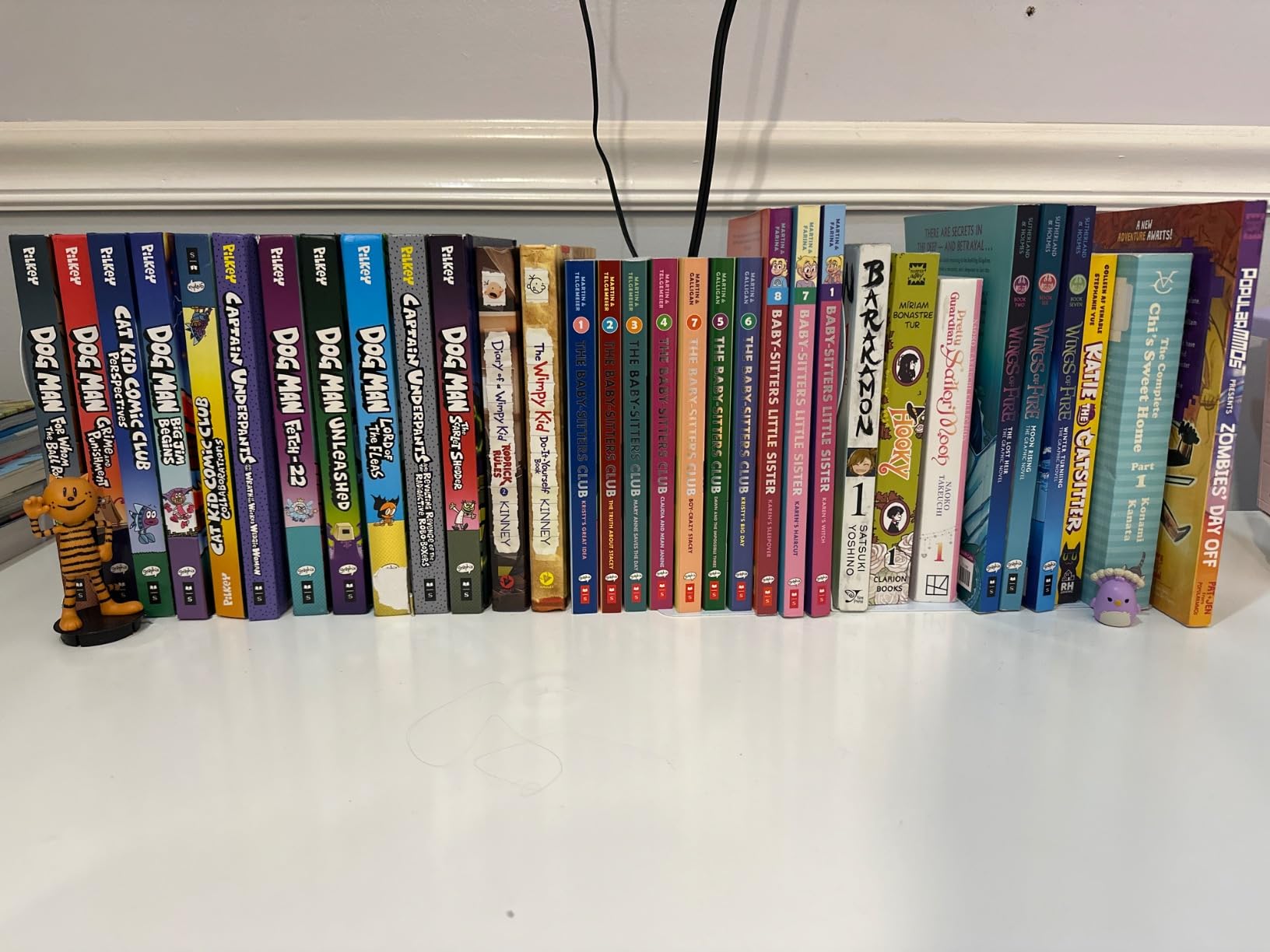 2 Pack Adjustable Metal Book Ends for Heavy Books, Extends Up to 19
