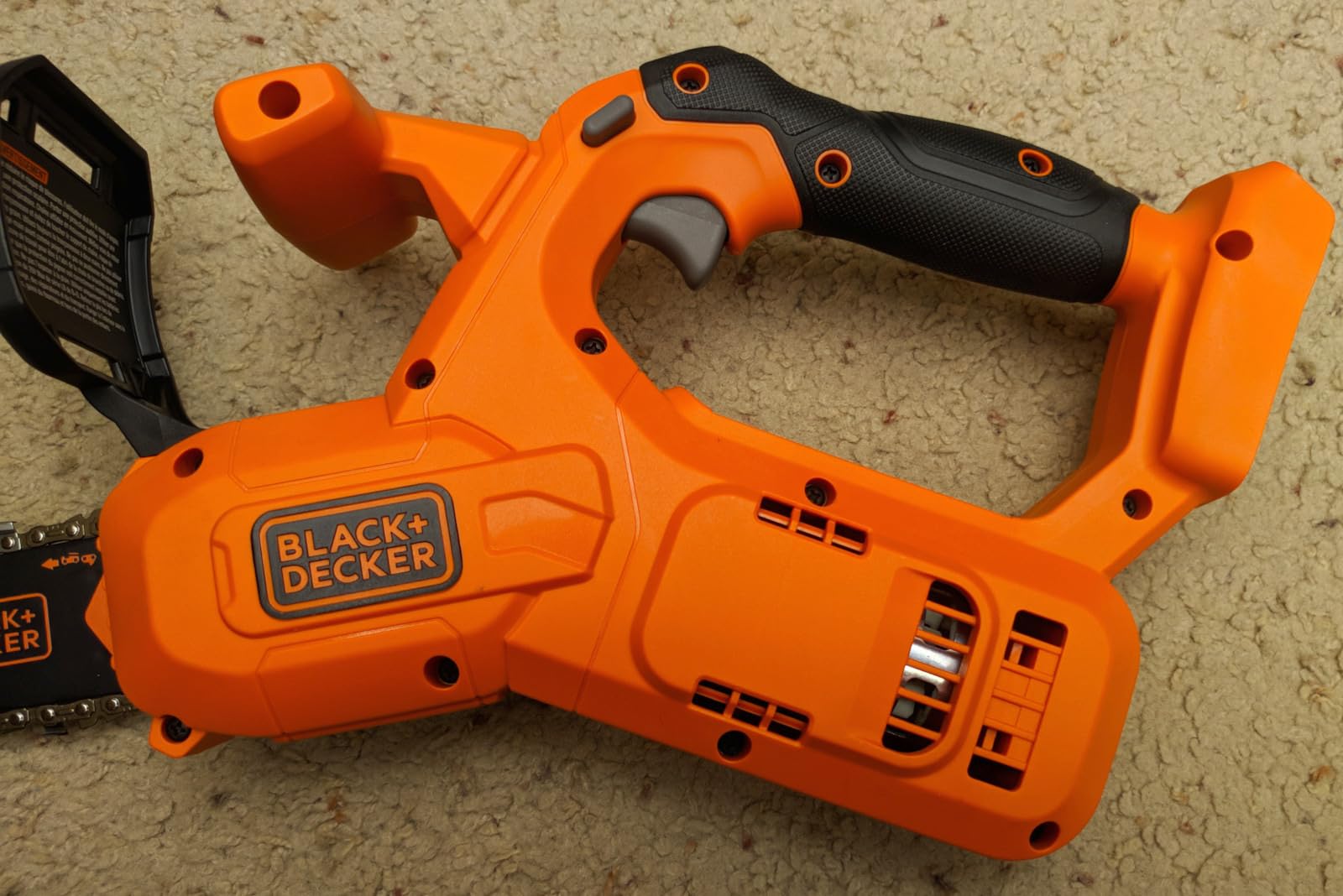 BLACK+DECKER 20V MAX Pruning Chainsaw Kit, Battery and Charger Included (BCCS320C1) customer photo 1