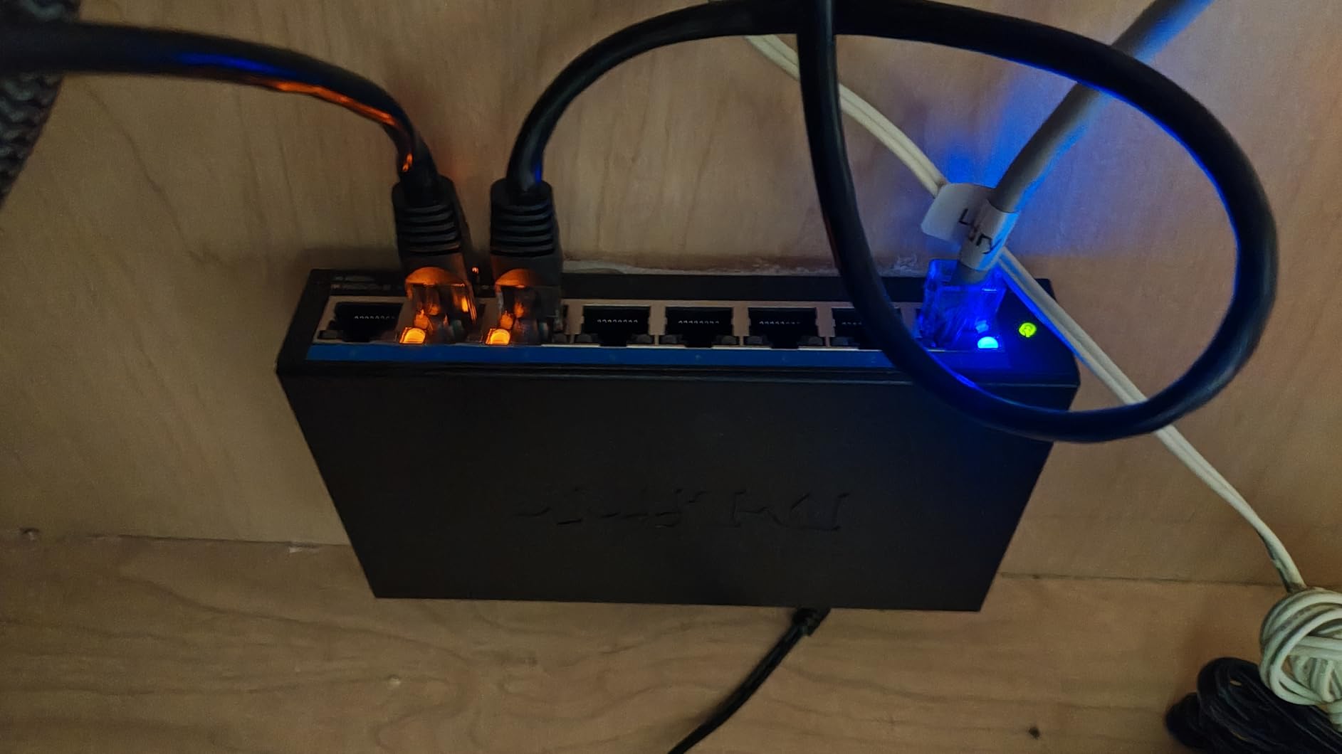 D-Link 8-Port 2.5G Unmanaged Ethernet Switch for Office, Media or Gaming customer photo 1