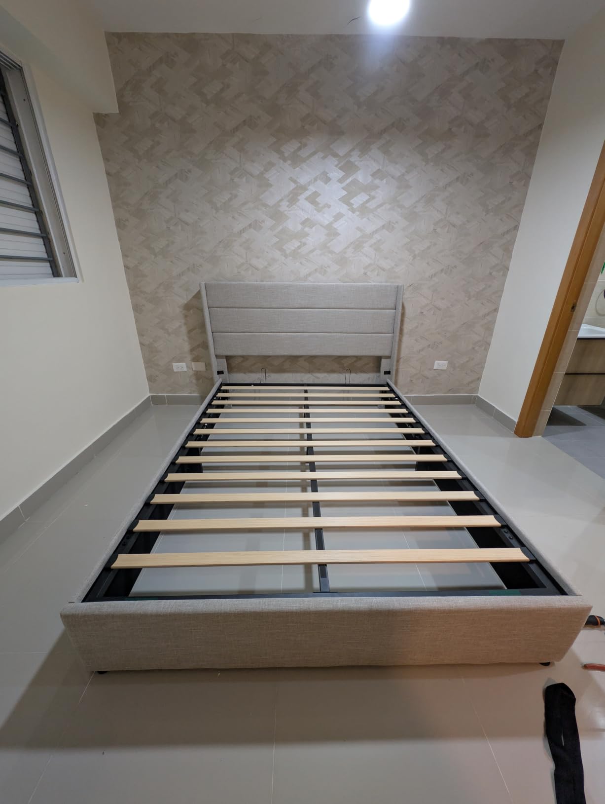Allewie Queen Size Lift Up Hydraulic Storage Bed Frame Light Beige customer photo 1